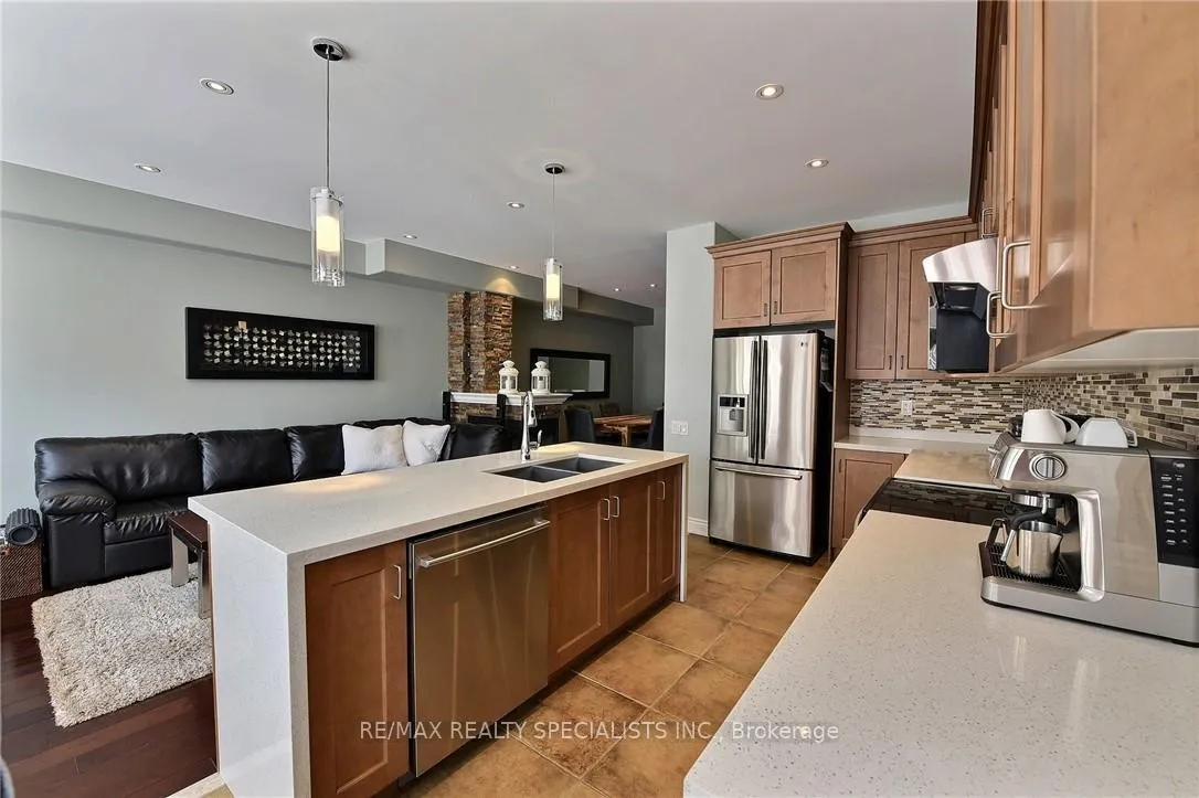 Photo 11 of 310 Duskywing Way, Oakville, Bronte — HOMEH