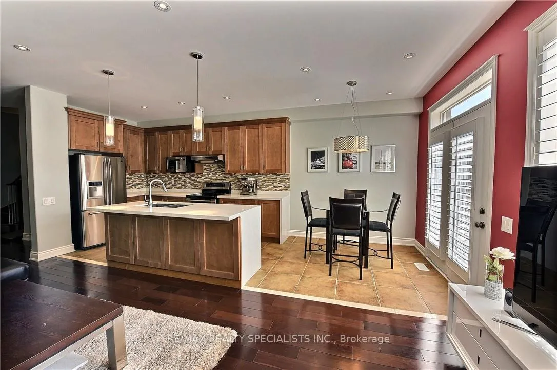 Photo 13 of 310 Duskywing Way, Oakville, Bronte — HOMEH