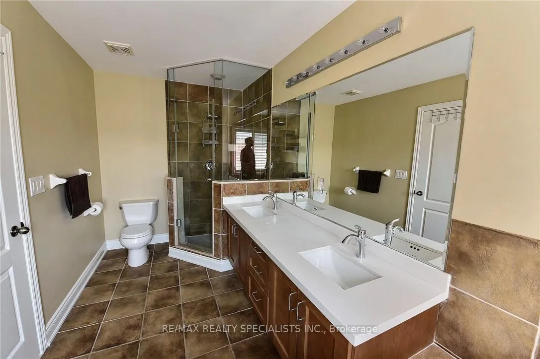 Photo 17 of 310 Duskywing Way, Oakville, Bronte — HOMEH