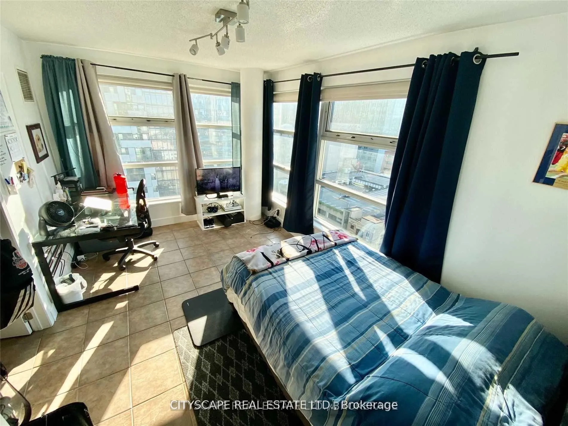 Photo 5 of Unit 2005, 50 Lombard Street, Toronto, Church-Yonge Corridor — HOMEH