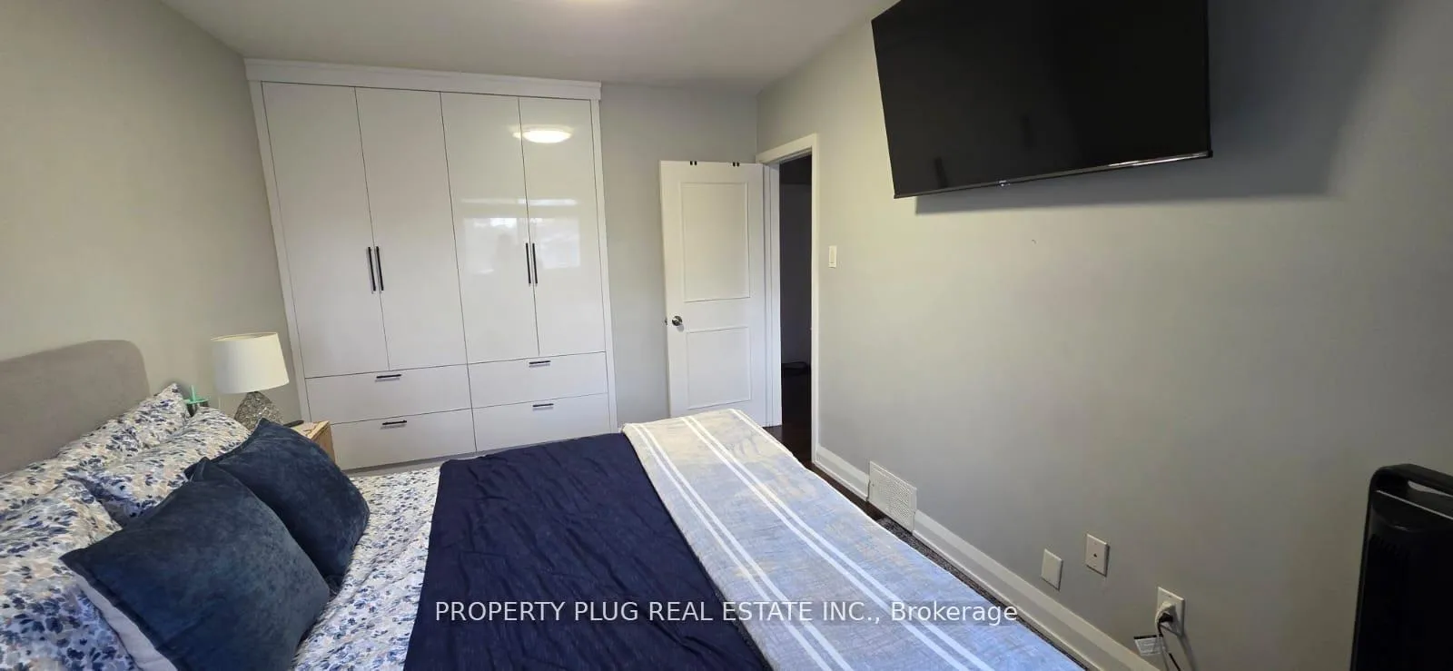 Photo 4 of 21 Bentwick Crescent, Etobicoke, Thistletown-Beaumonde Heights — HOMEH