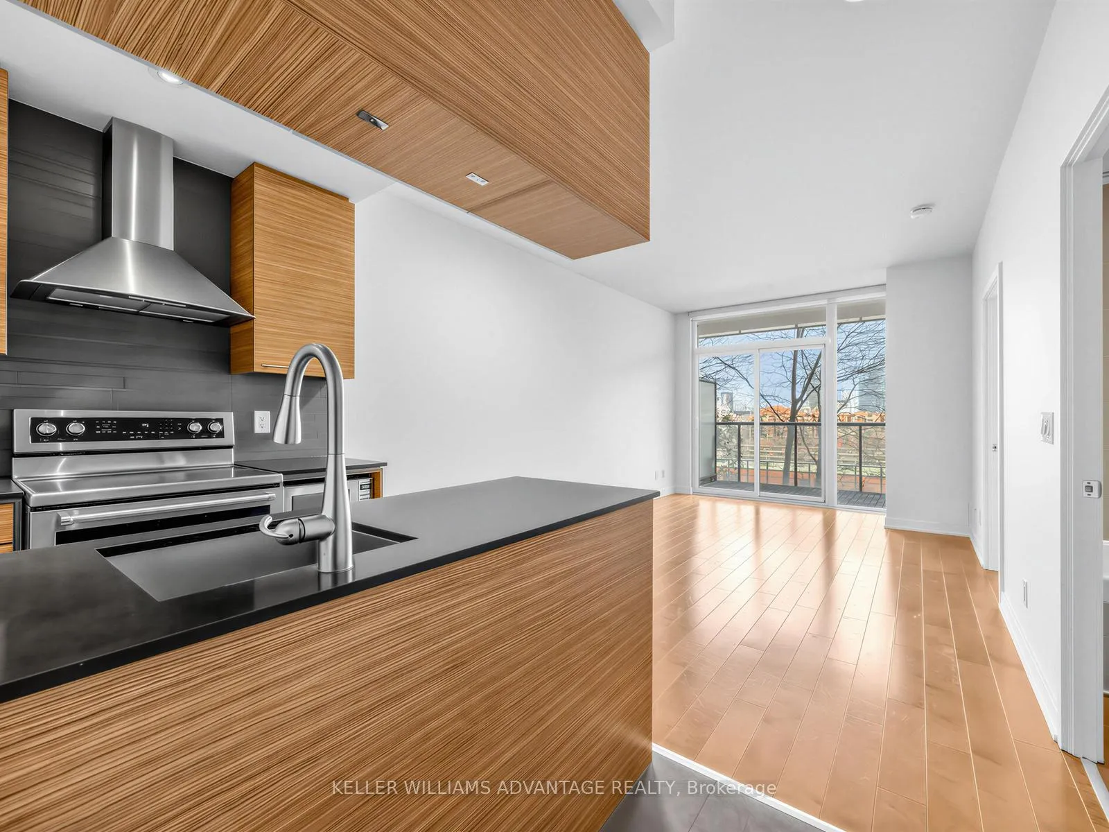 Photo 4 of Unit 708, 1 Market Street, Toronto, Waterfront Communities — HOMEH
