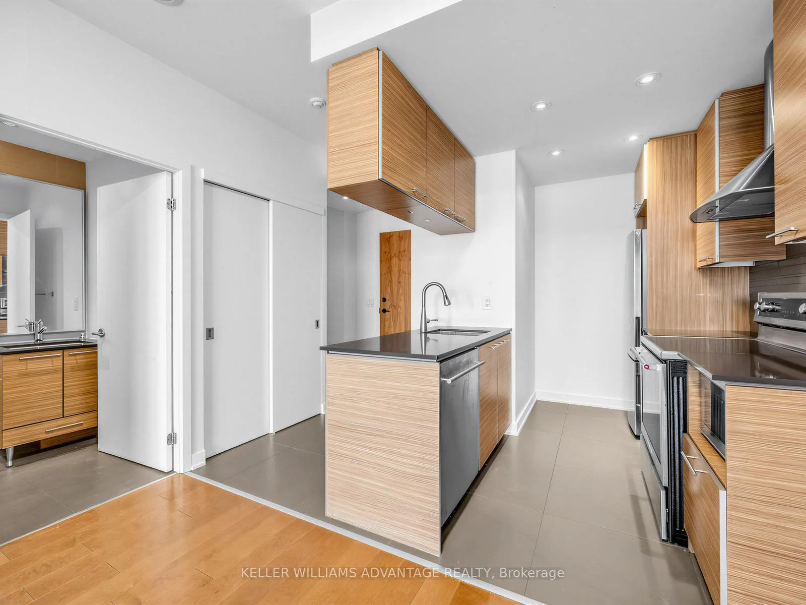 Photo 23 of Unit 708, 1 Market Street, Toronto, Waterfront Communities — HOMEH
