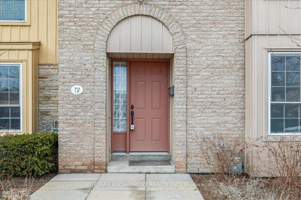 Photo 5 of Unit 72, 3025 Glencrest Road, Burlington, Roseland — HOMEH