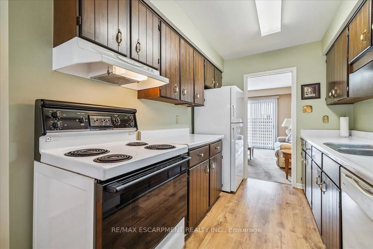 Photo 12 of Unit 72, 3025 Glencrest Road, Burlington, Roseland — HOMEH