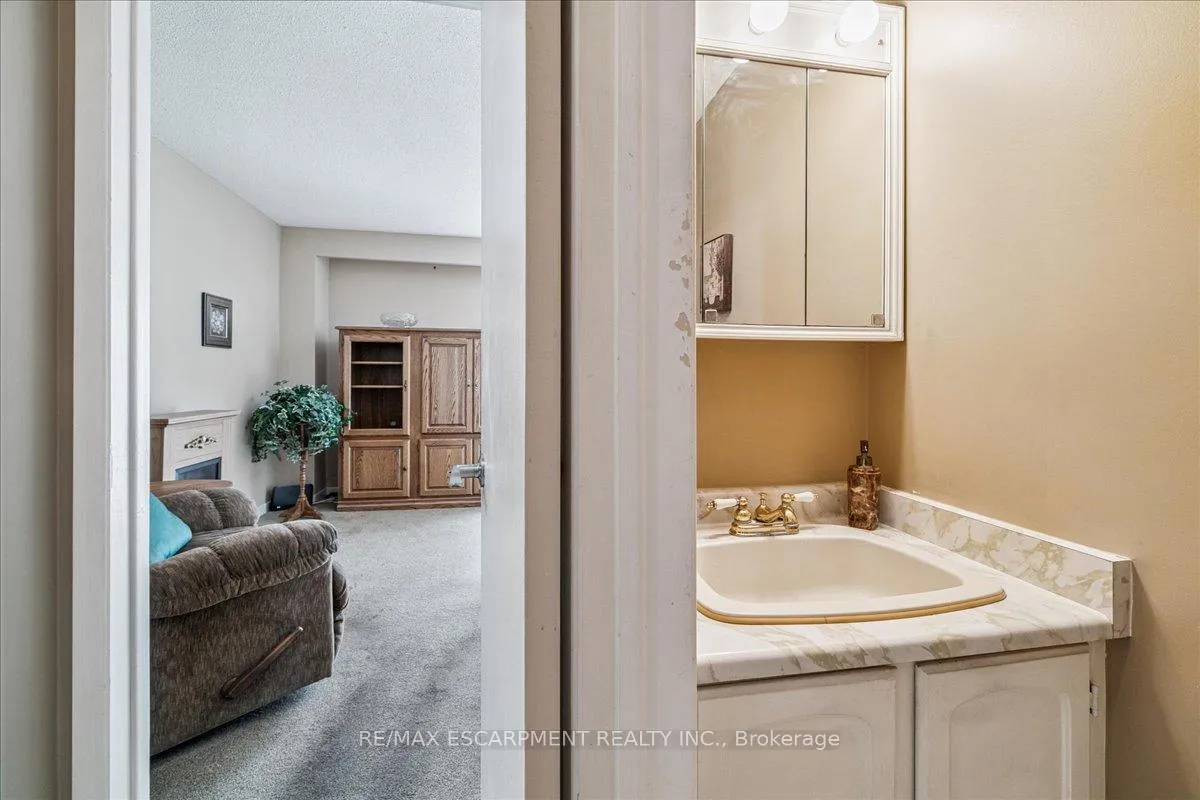 Photo 16 of Unit 72, 3025 Glencrest Road, Burlington, Roseland — HOMEH