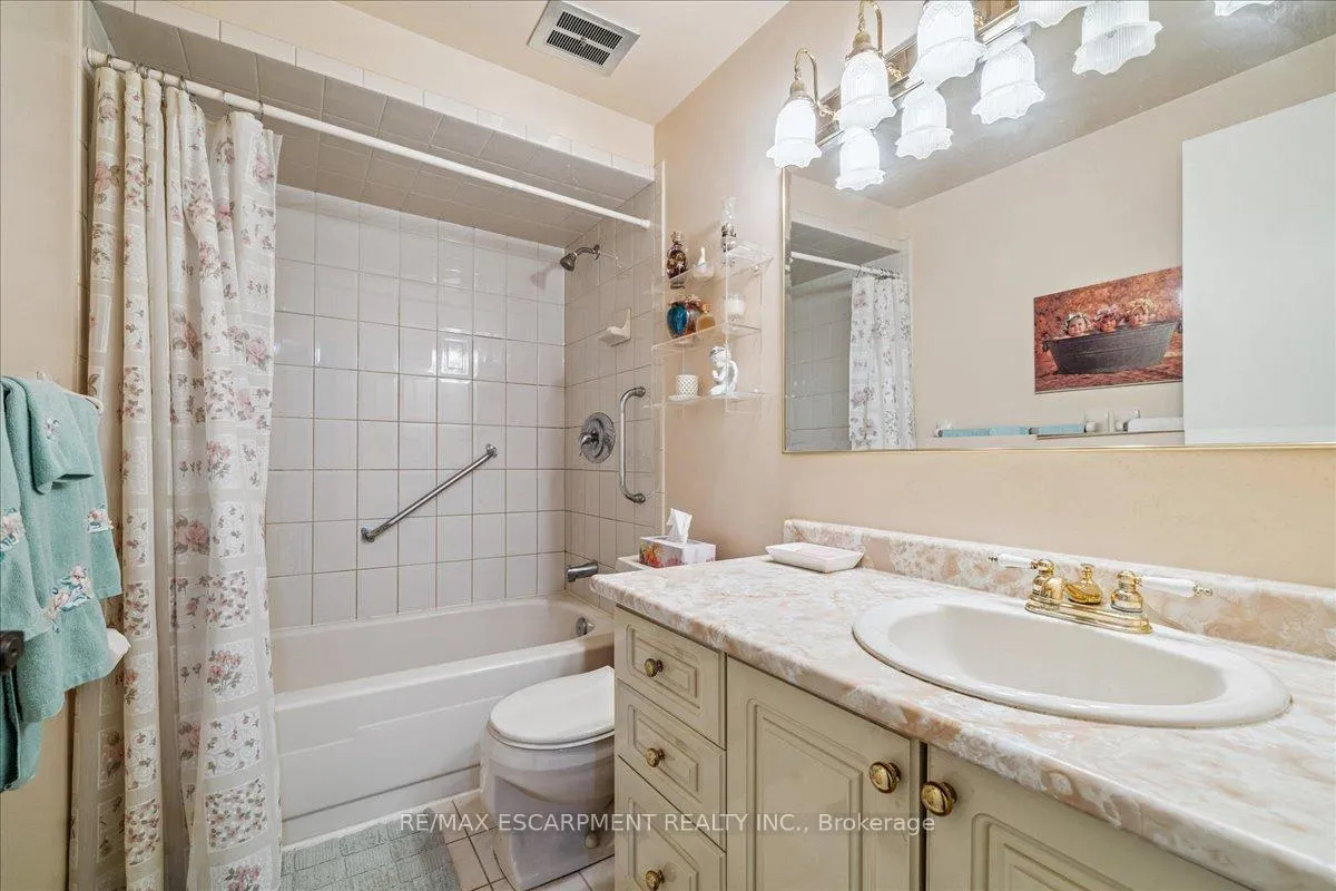 Photo 29 of Unit 72, 3025 Glencrest Road, Burlington, Roseland — HOMEH
