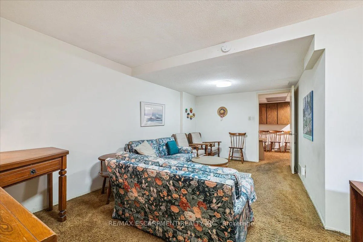 Photo 33 of Unit 72, 3025 Glencrest Road, Burlington, Roseland — HOMEH