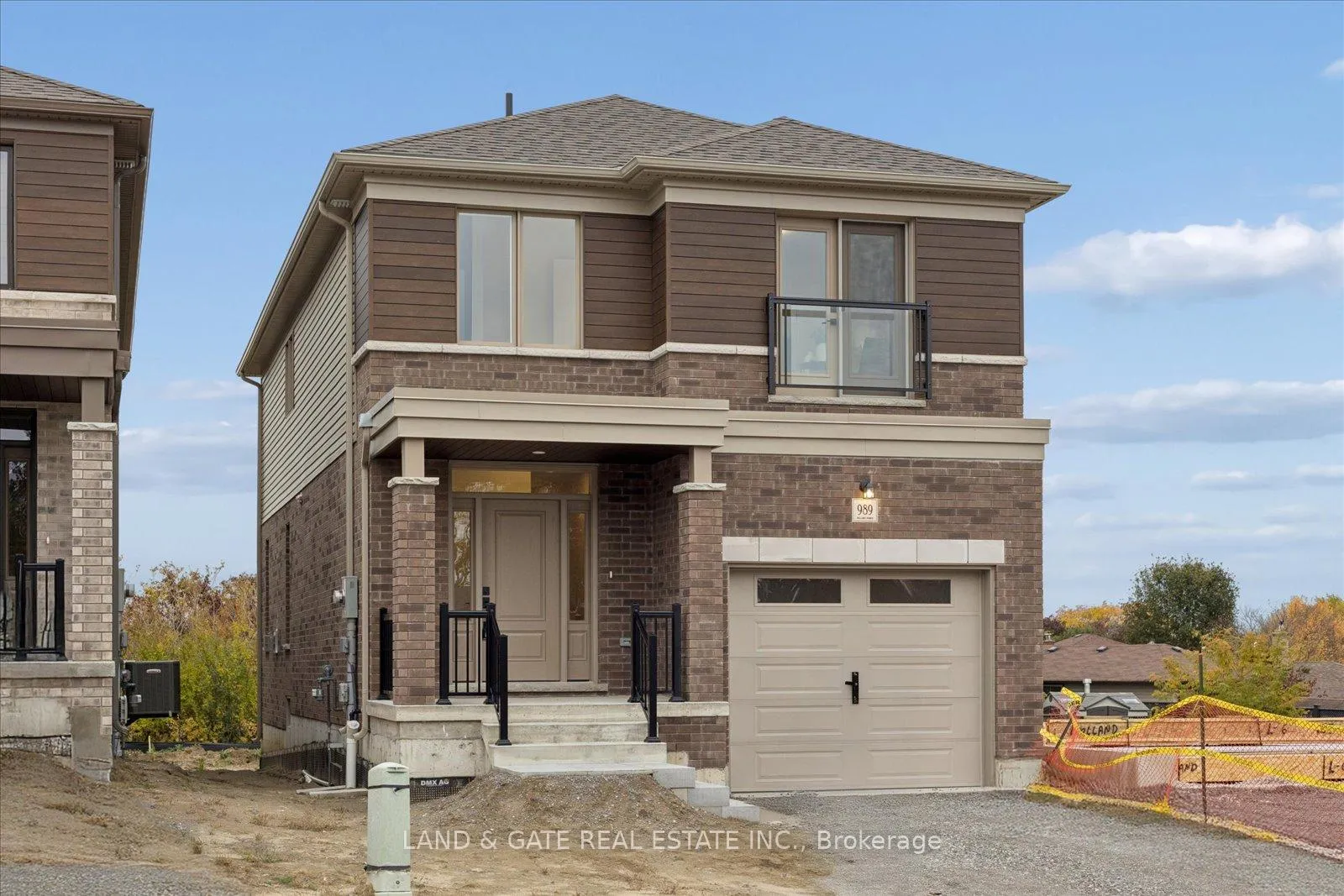 Front of 989 Queensdale Avenue