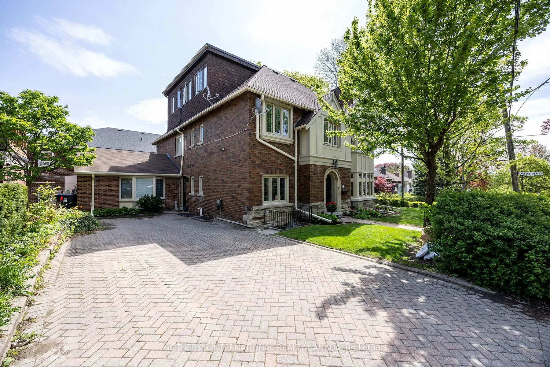 Photo 2 of Unit Upper, 131 Highbourne Road, Toronto, Yonge-Eglinton — HOMEH