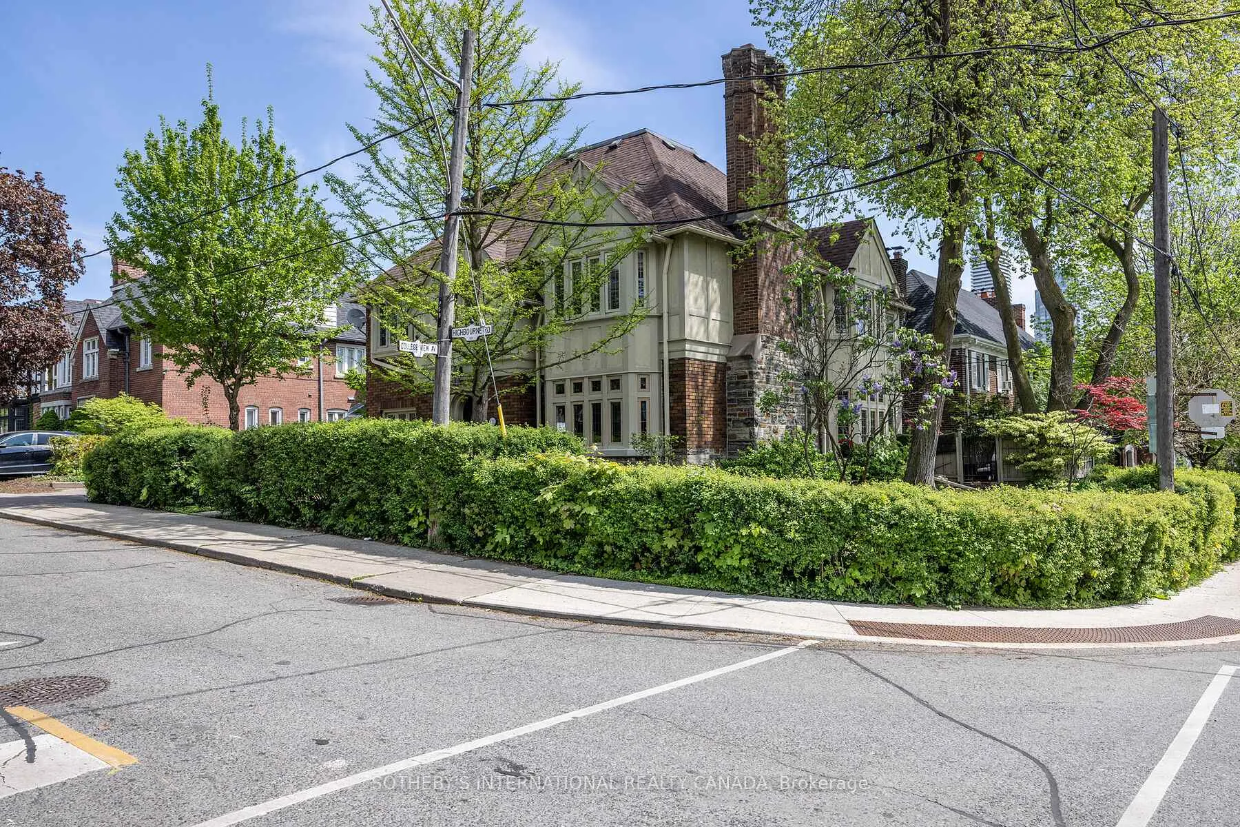 Photo 3 of Unit Upper, 131 Highbourne Road, Toronto, Yonge-Eglinton — HOMEH