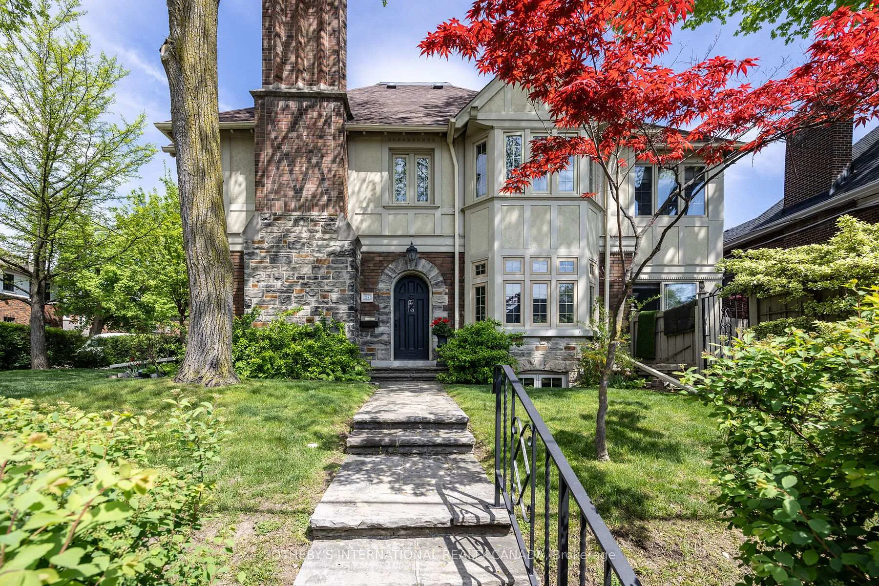 Photo 4 of Unit Upper, 131 Highbourne Road, Toronto, Yonge-Eglinton — HOMEH
