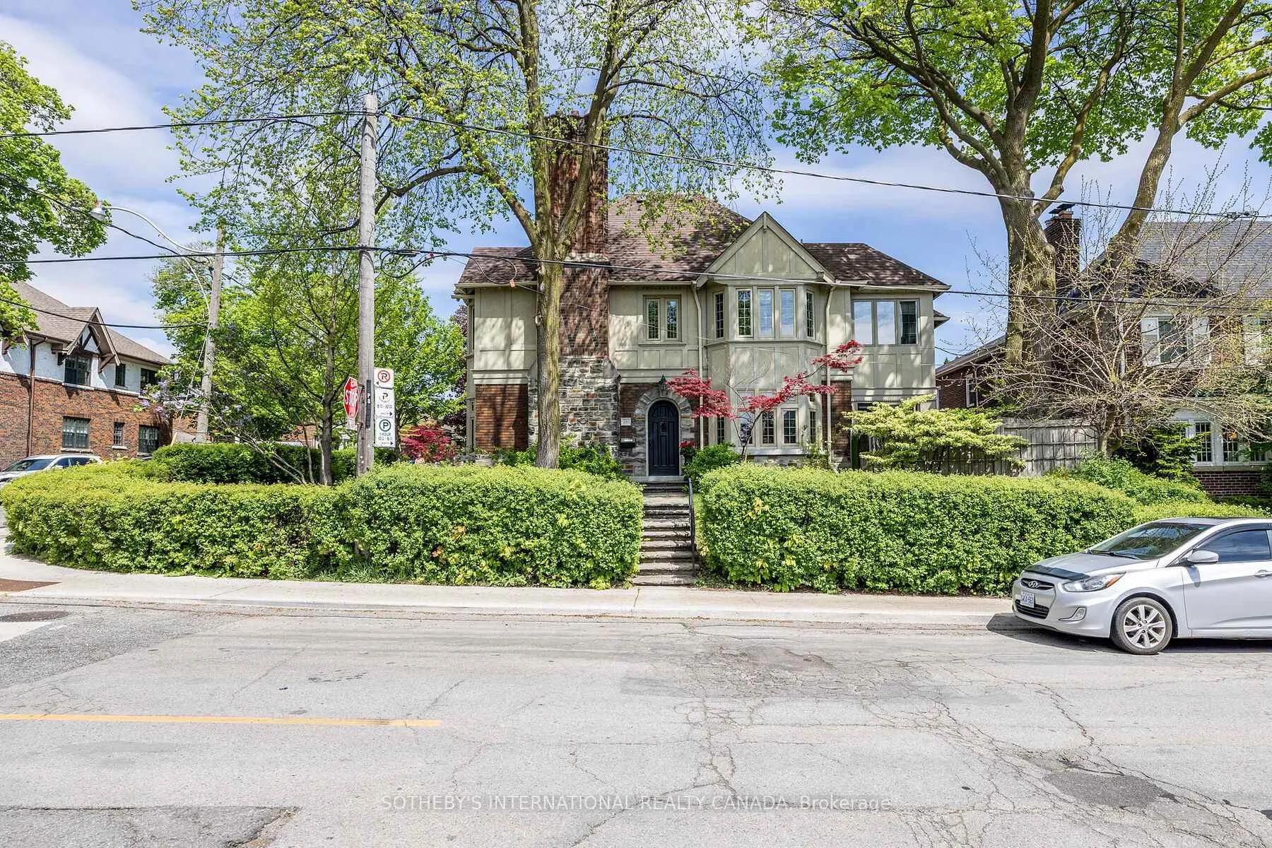 Photo 5 of Unit Upper, 131 Highbourne Road, Toronto, Yonge-Eglinton — HOMEH