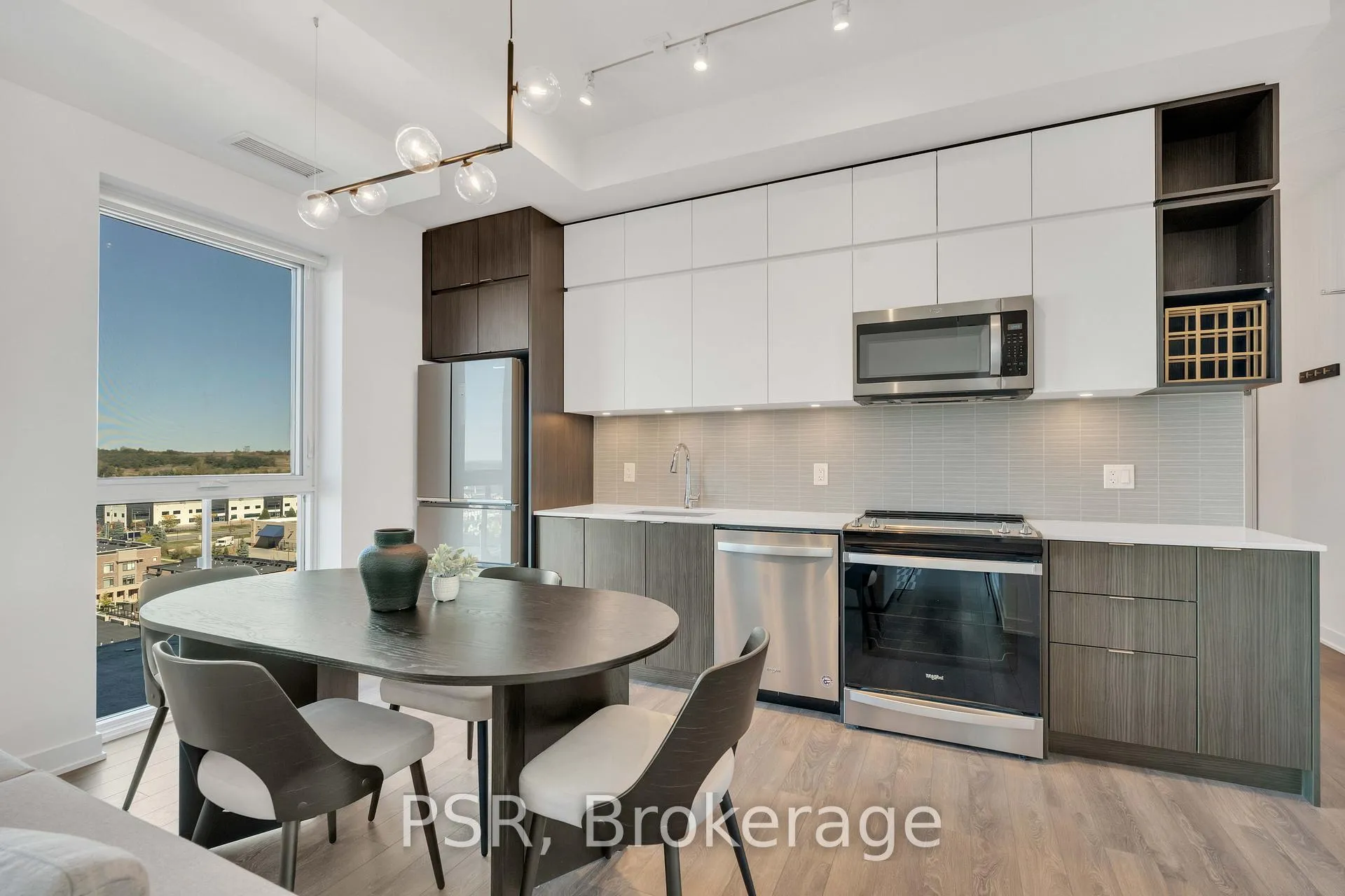 Photo 7 of 100 Eagle Rock Way, Vaughan, Rural Vaughan — HOMEH