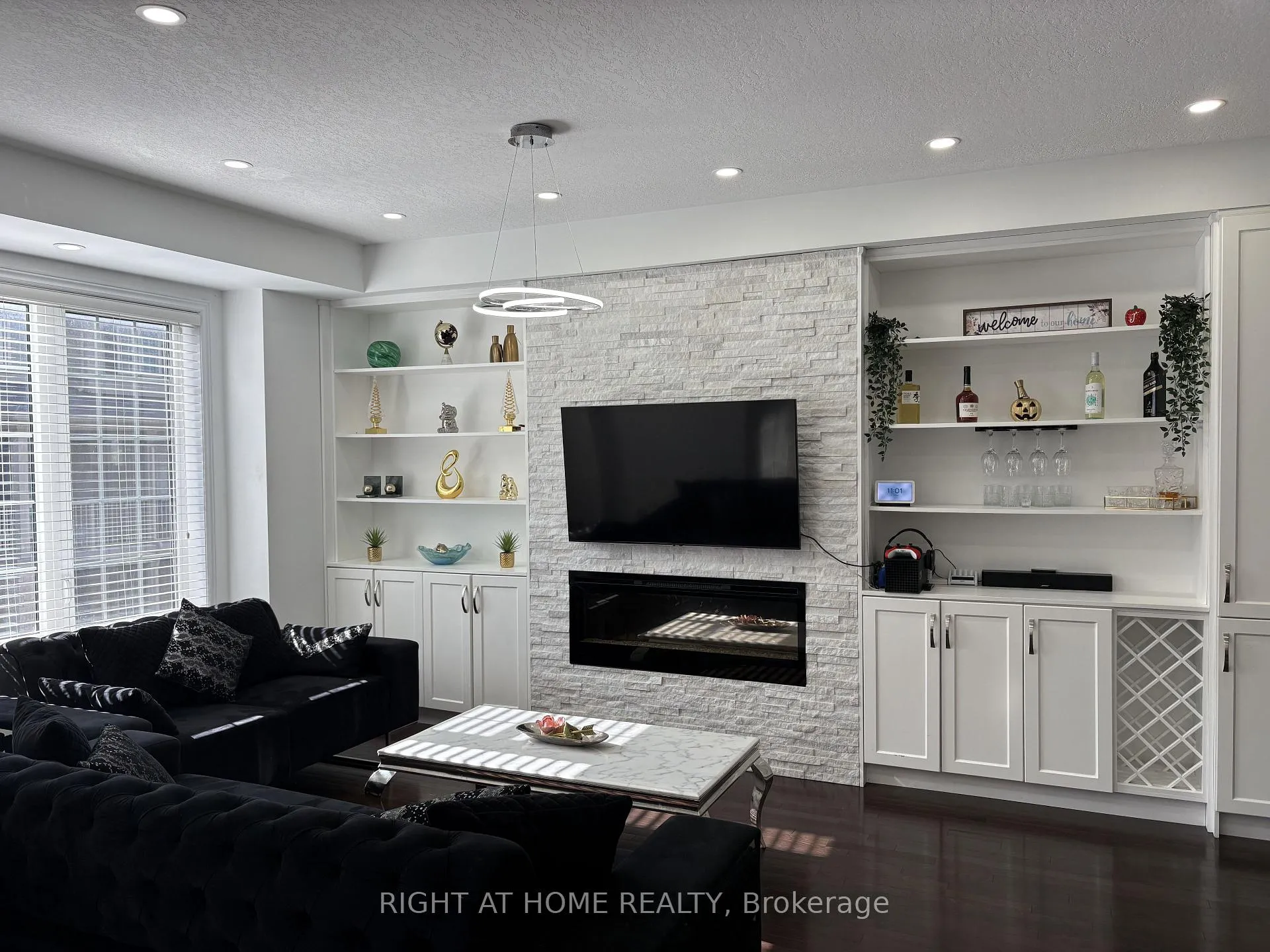 Photo 3 of 387 Cranbrook Common, Oakville, Joshua Meadows — HOMEH