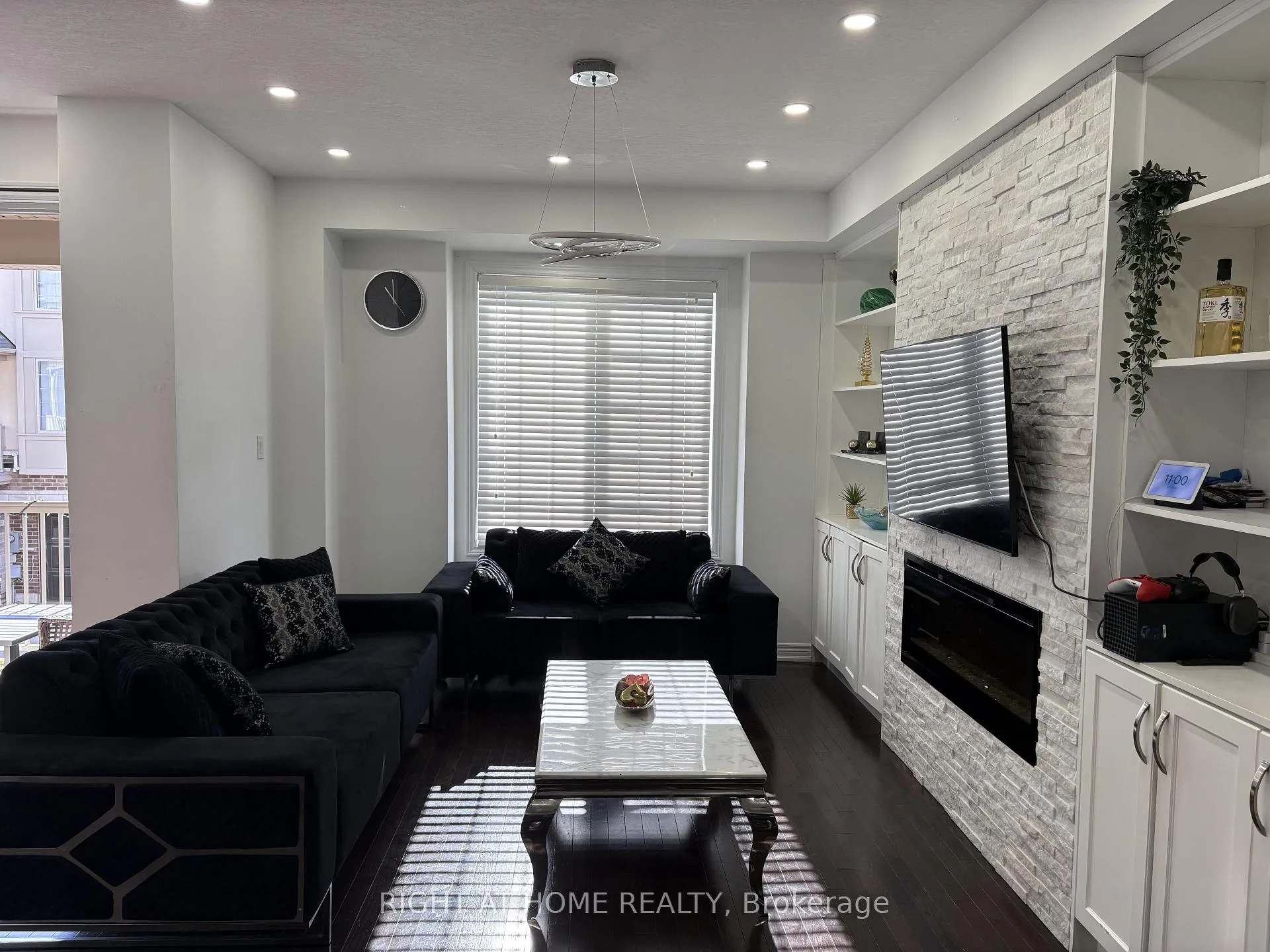 Photo 4 of 387 Cranbrook Common, Oakville, Joshua Meadows — HOMEH