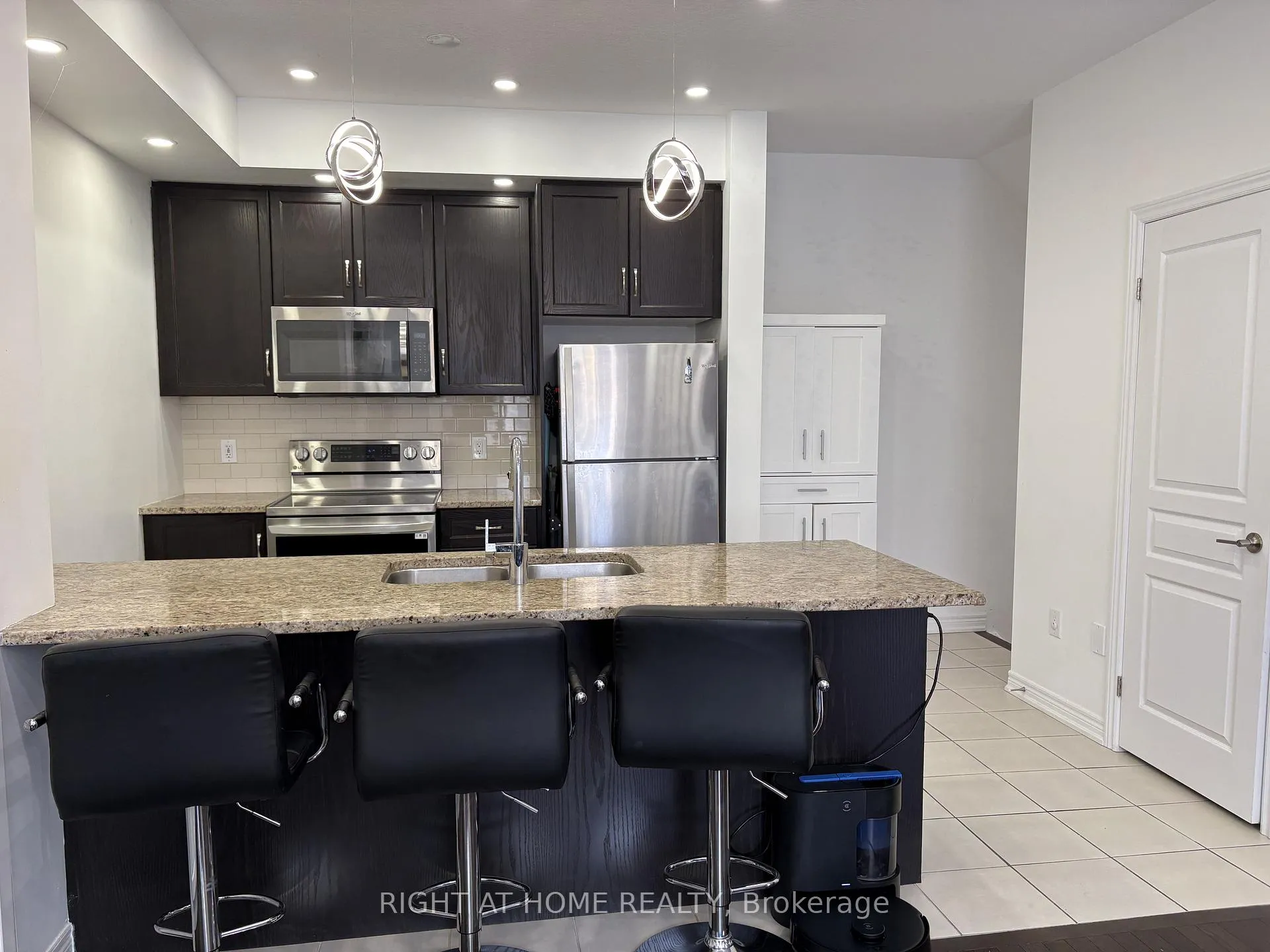 Photo 5 of 387 Cranbrook Common, Oakville, Joshua Meadows — HOMEH