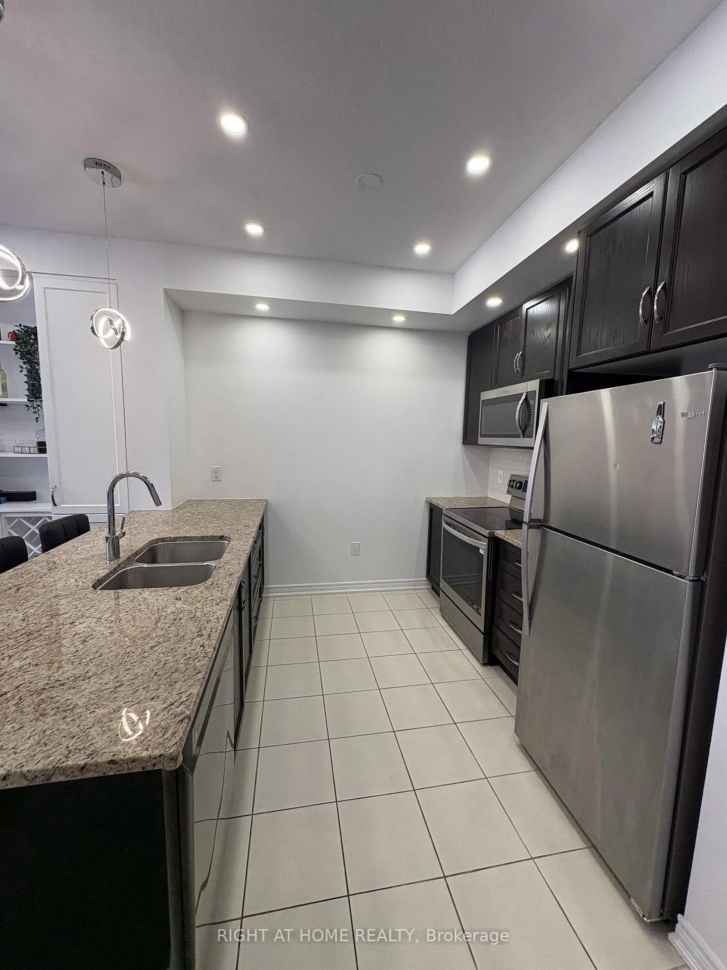 Photo 6 of 387 Cranbrook Common, Oakville, Joshua Meadows — HOMEH