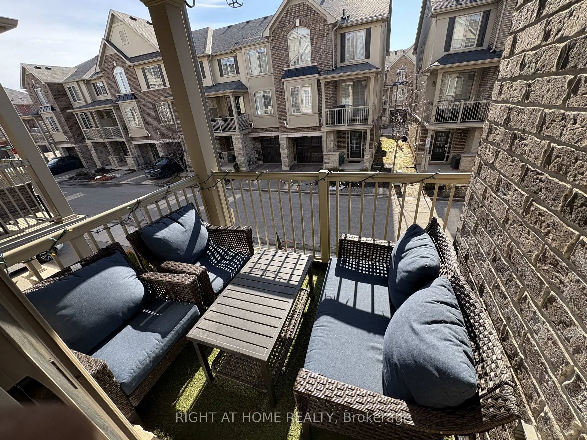Photo 8 of 387 Cranbrook Common, Oakville, Joshua Meadows — HOMEH