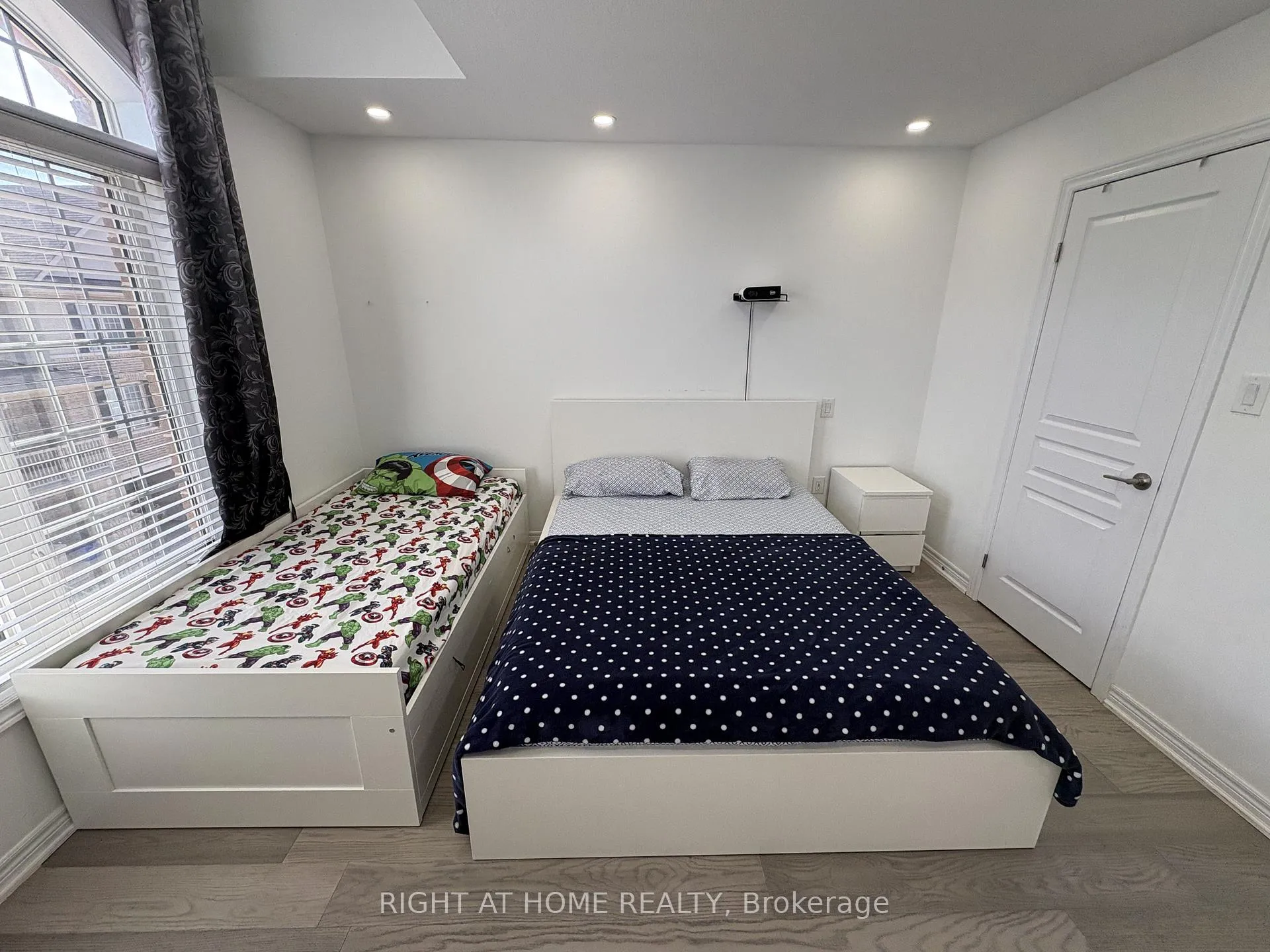 Photo 12 of 387 Cranbrook Common, Oakville, Joshua Meadows — HOMEH