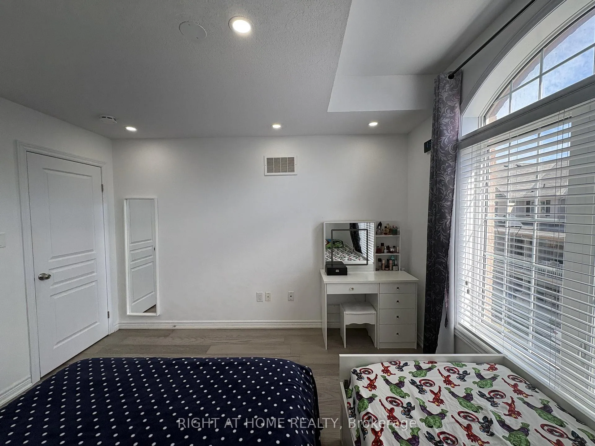 Photo 13 of 387 Cranbrook Common, Oakville, Joshua Meadows — HOMEH