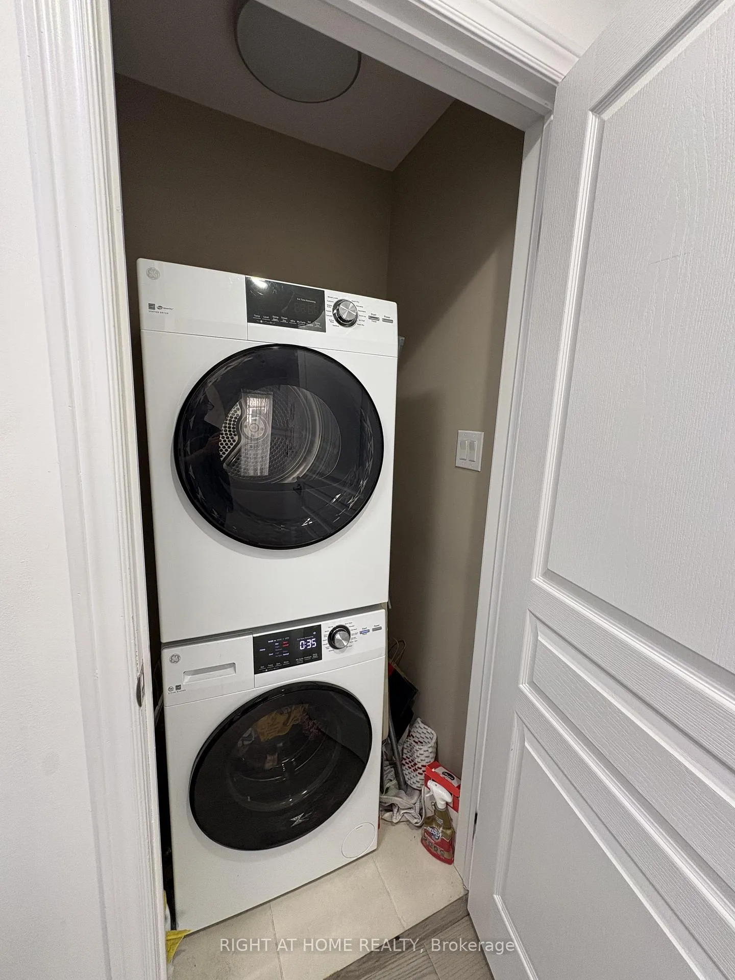 Photo 17 of 387 Cranbrook Common, Oakville, Joshua Meadows — HOMEH