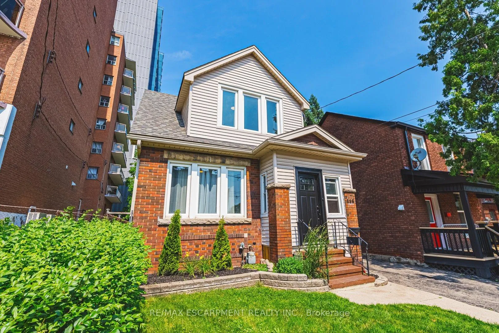 Photo 2 of 196 Walnut Street, Hamilton, Corktown — HOMEH