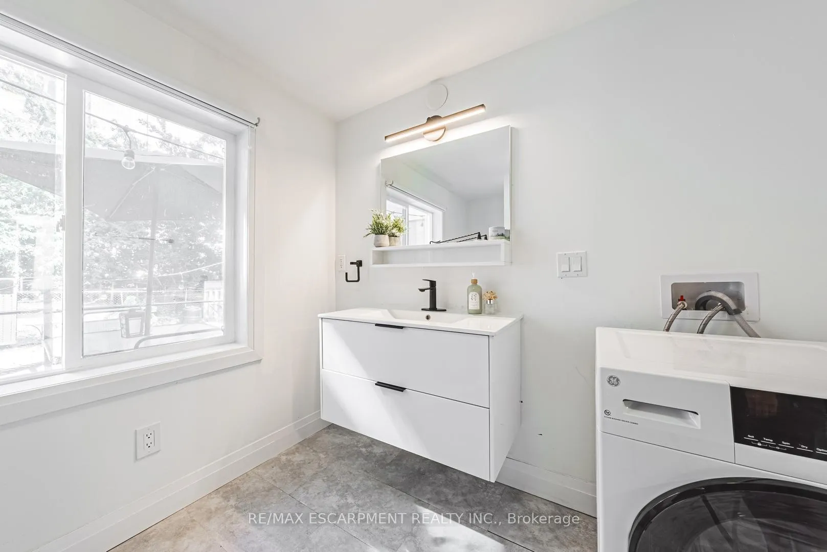 Photo 12 of 196 Walnut Street, Hamilton, Corktown — HOMEH