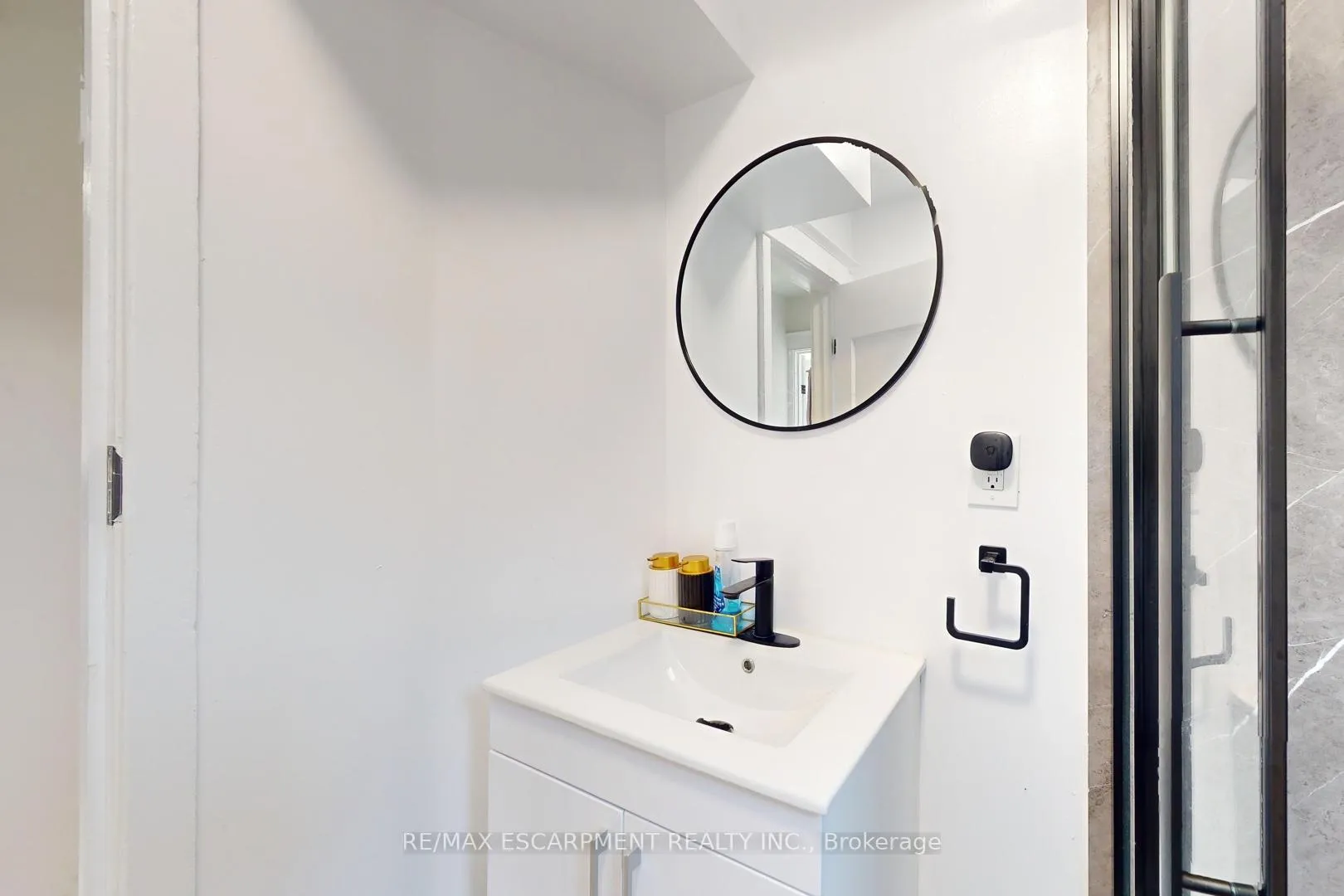 Photo 20 of 196 Walnut Street, Hamilton, Corktown — HOMEH