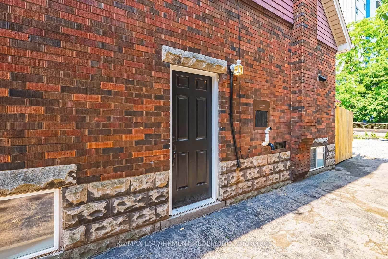 Photo 31 of 196 Walnut Street, Hamilton, Corktown — HOMEH
