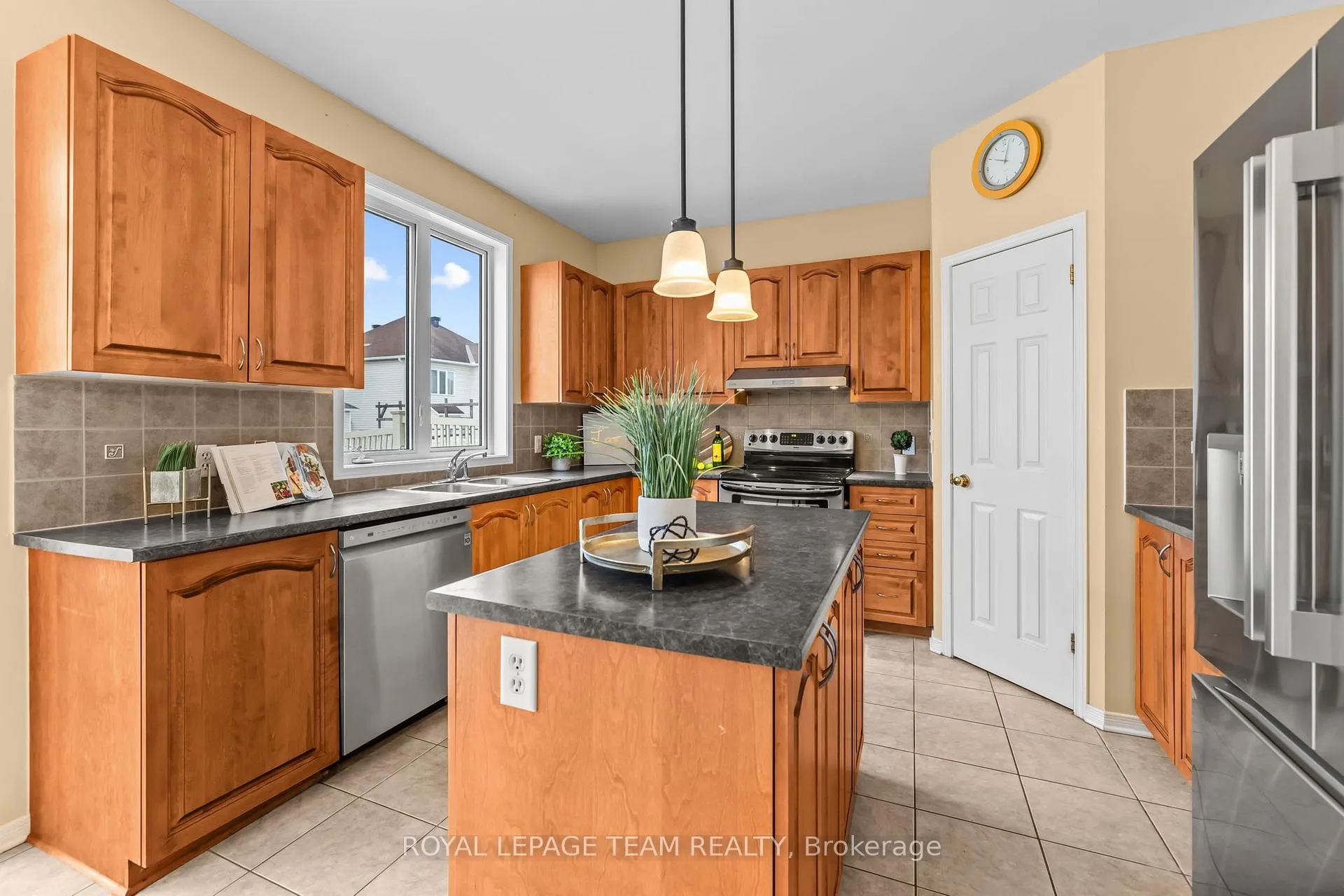 Photo 12 of 522 Kentmare Crescent, Ottawa, Barrhaven - Strandherd — HOMEH