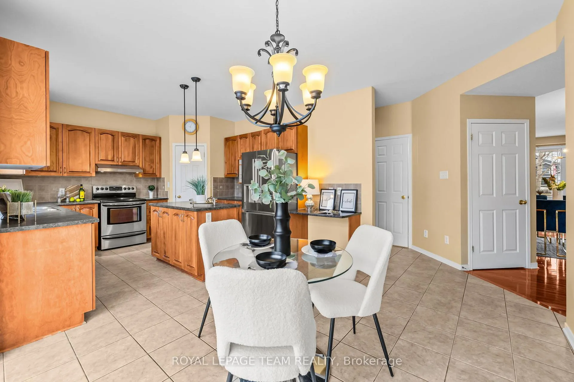 Photo 13 of 522 Kentmare Crescent, Ottawa, Barrhaven - Strandherd — HOMEH