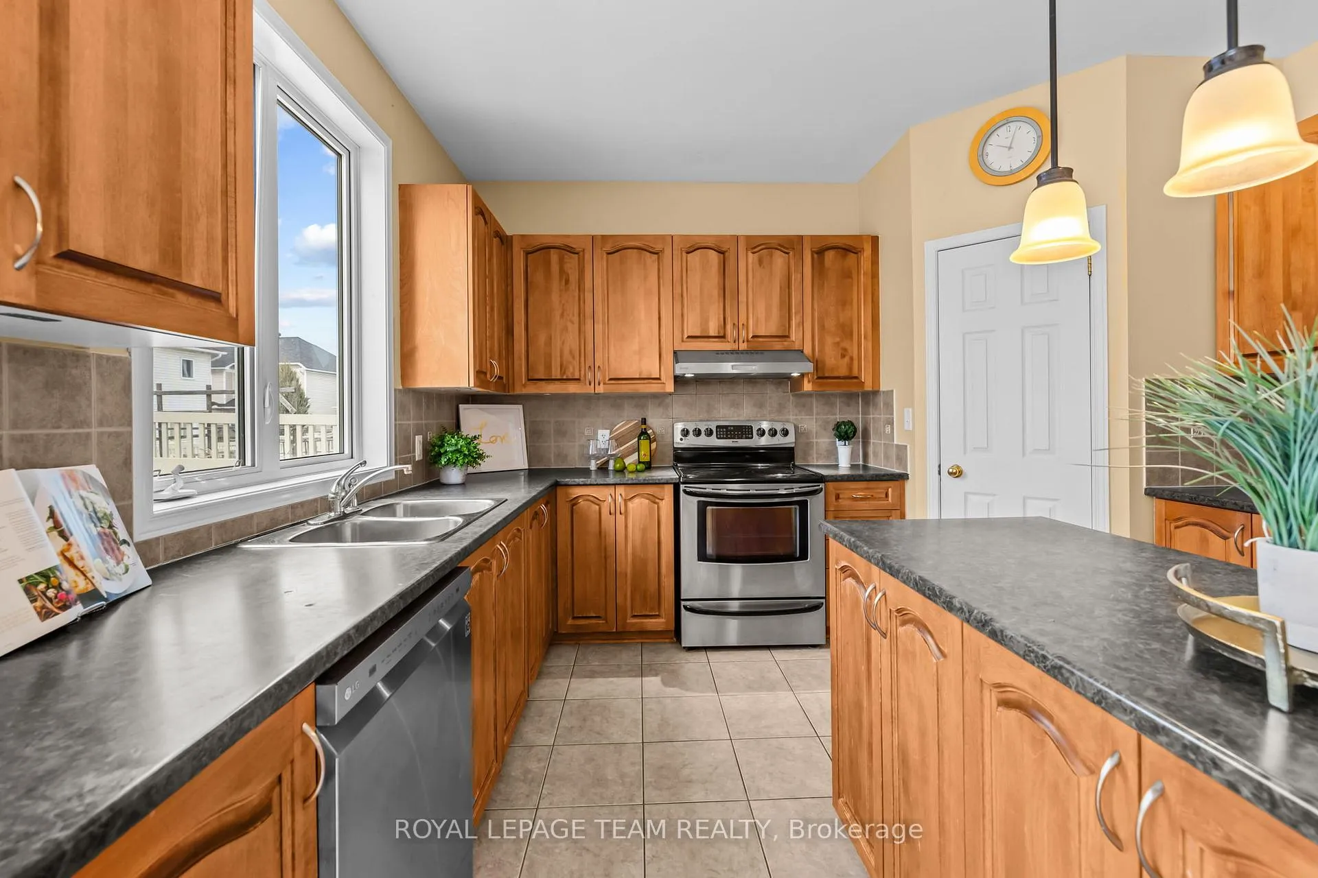 Photo 14 of 522 Kentmare Crescent, Ottawa, Barrhaven - Strandherd — HOMEH