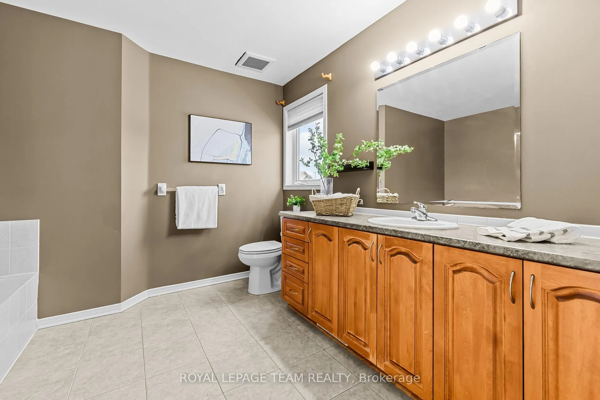 Photo 20 of 522 Kentmare Crescent, Ottawa, Barrhaven - Strandherd — HOMEH