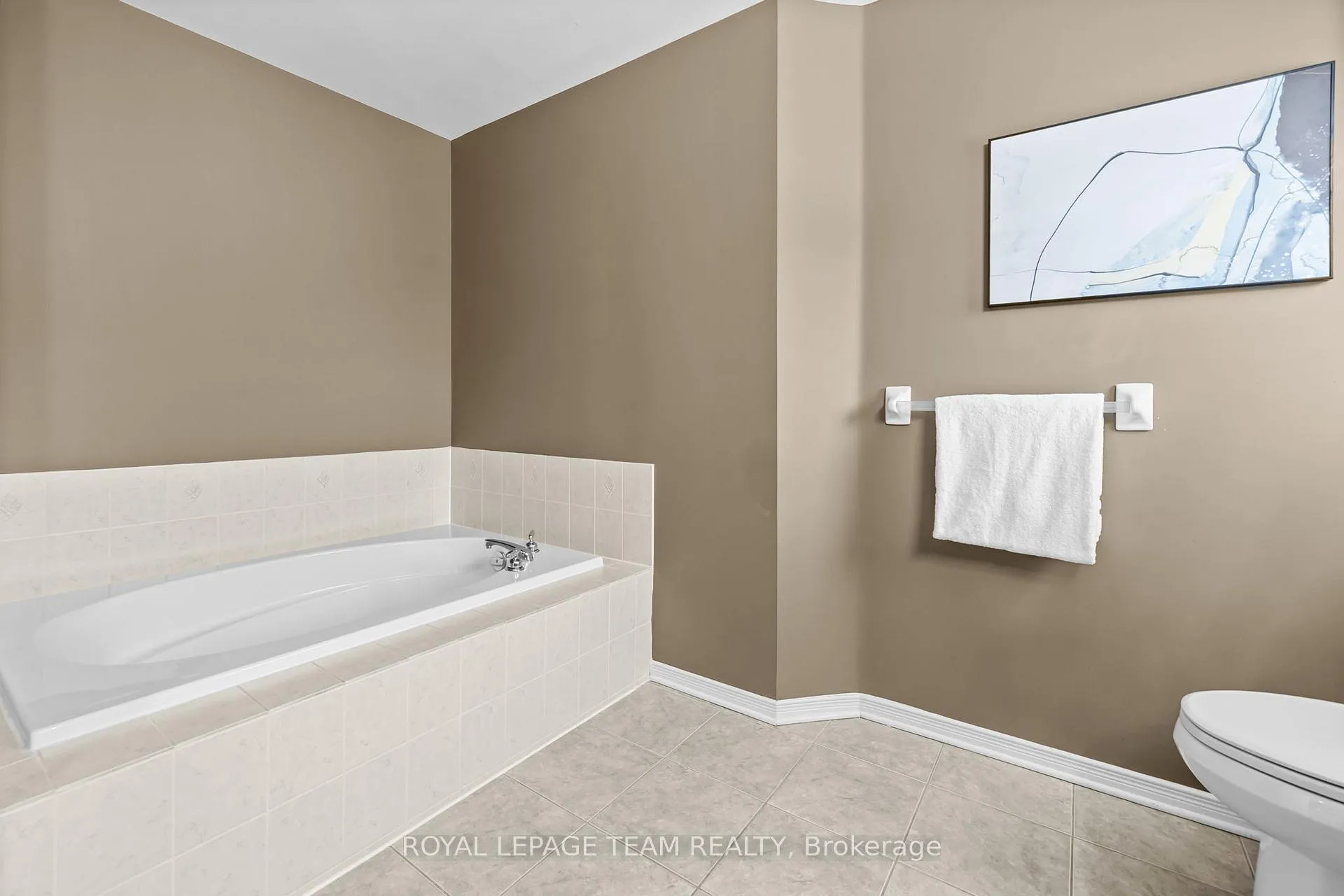 Photo 22 of 522 Kentmare Crescent, Ottawa, Barrhaven - Strandherd — HOMEH