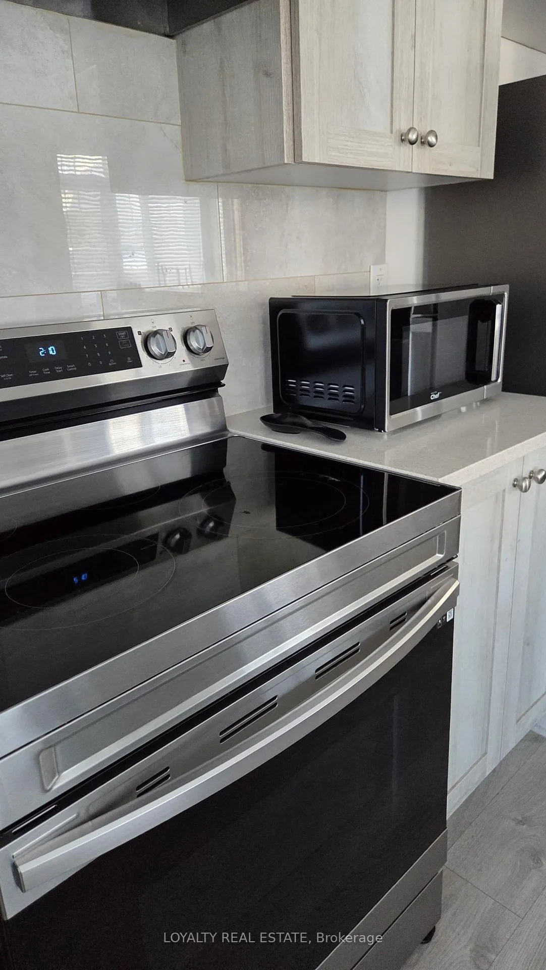 Photo 42 of 19 Ambereen Place, Clarington, Bowmanville — HOMEH