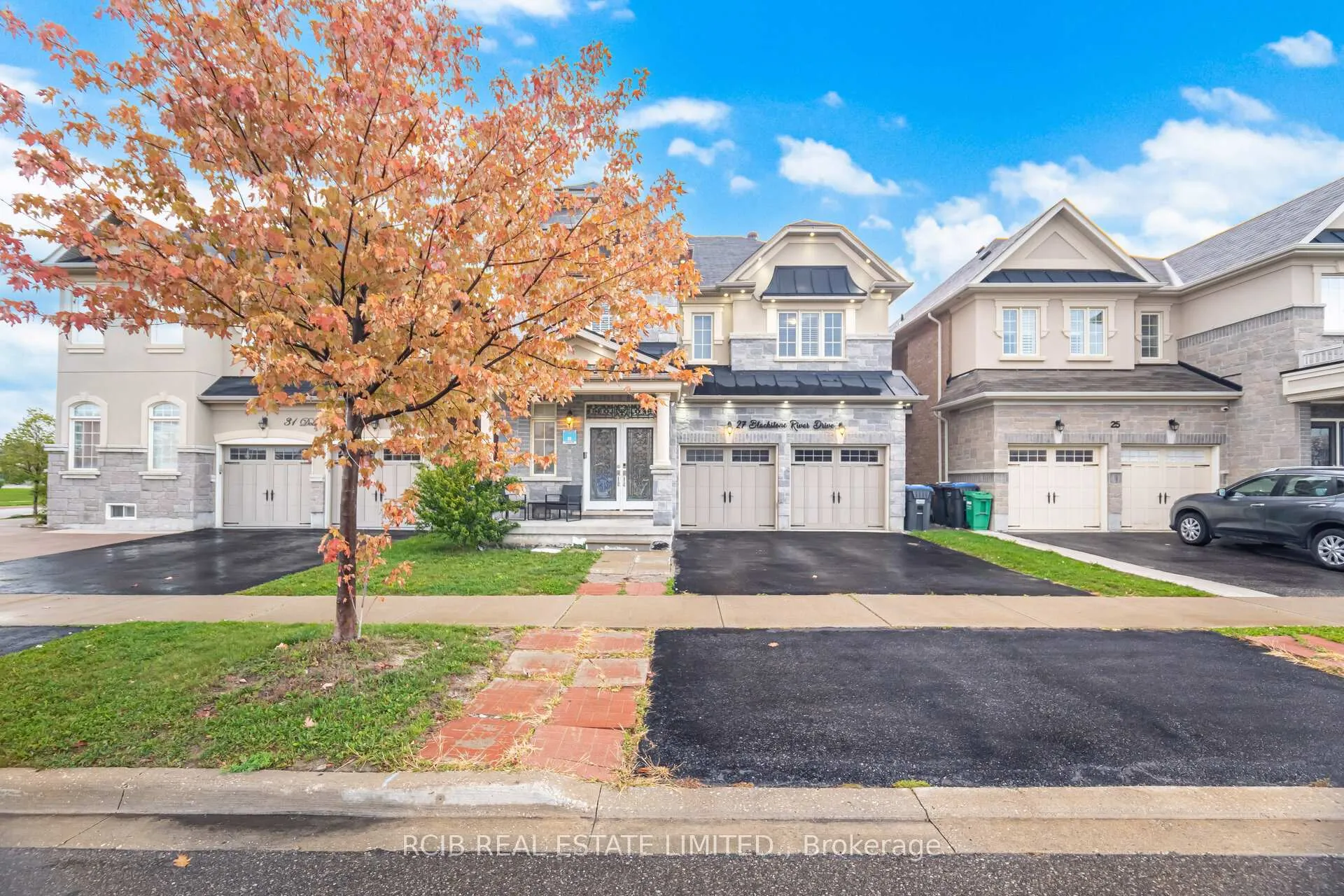 Photo 3 of 27 Blackstone River Drive, Brampton, Sandringham-Wellington North — HOMEH