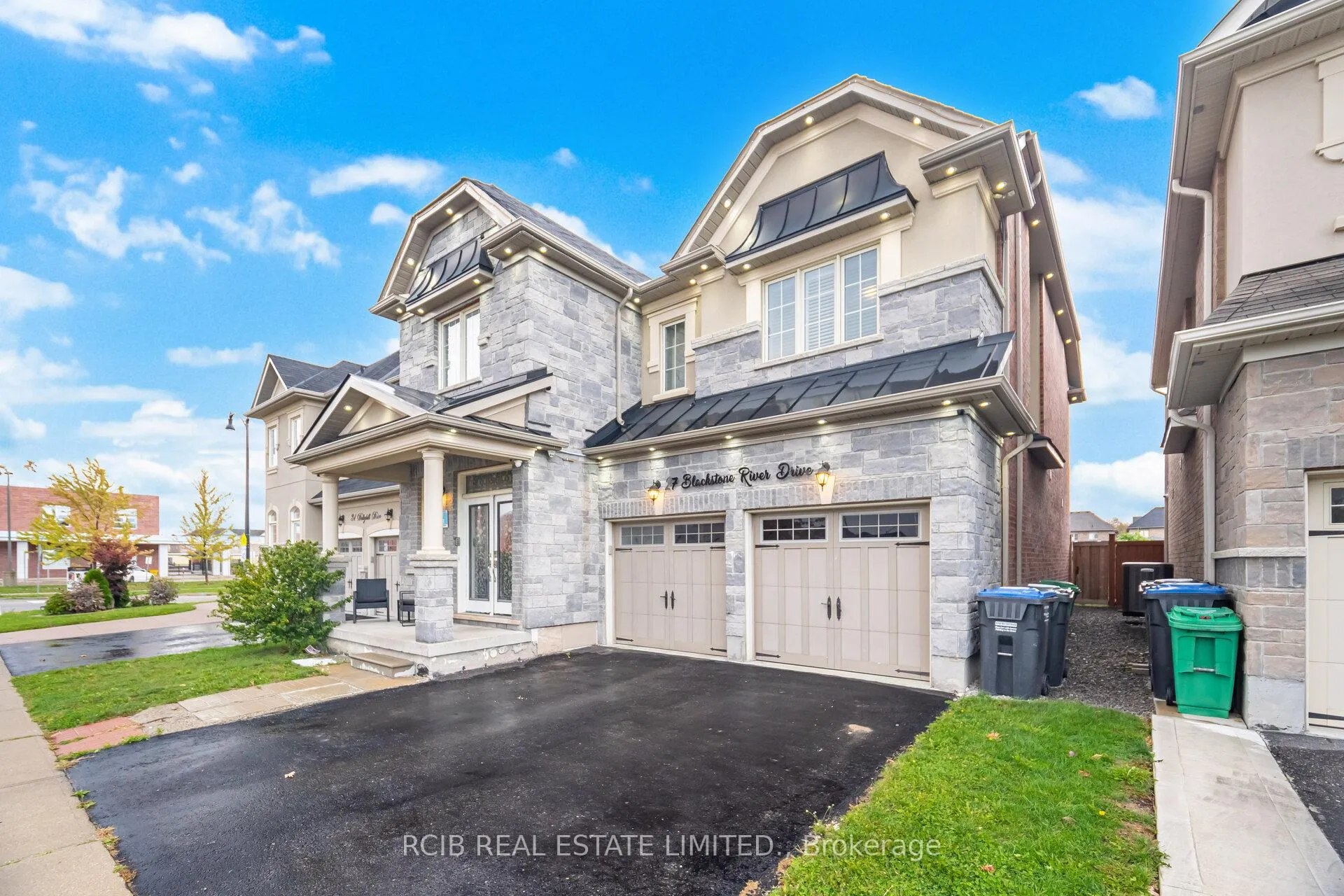 Photo 4 of 27 Blackstone River Drive, Brampton, Sandringham-Wellington North — HOMEH