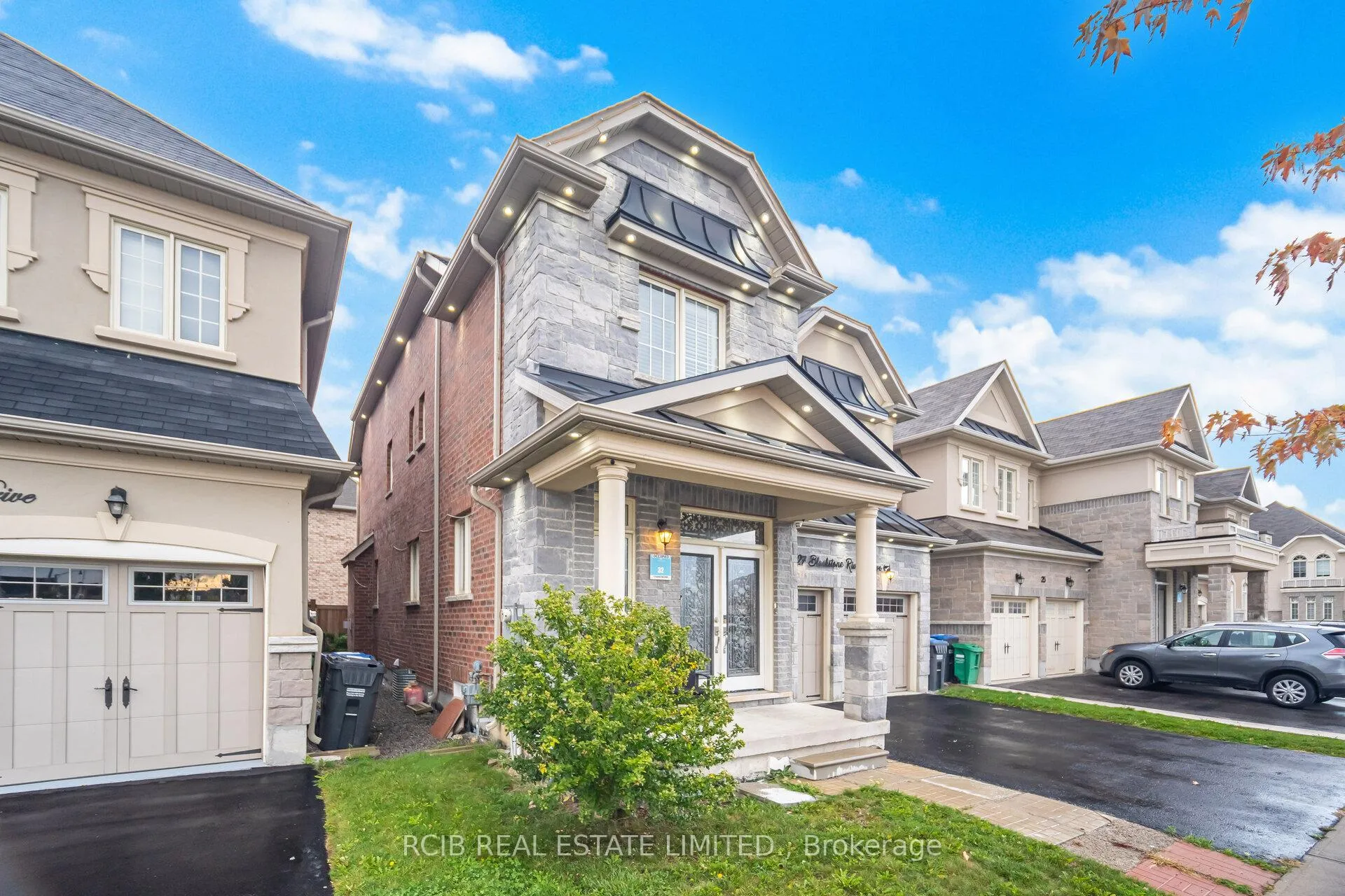 Photo 5 of 27 Blackstone River Drive, Brampton, Sandringham-Wellington North — HOMEH