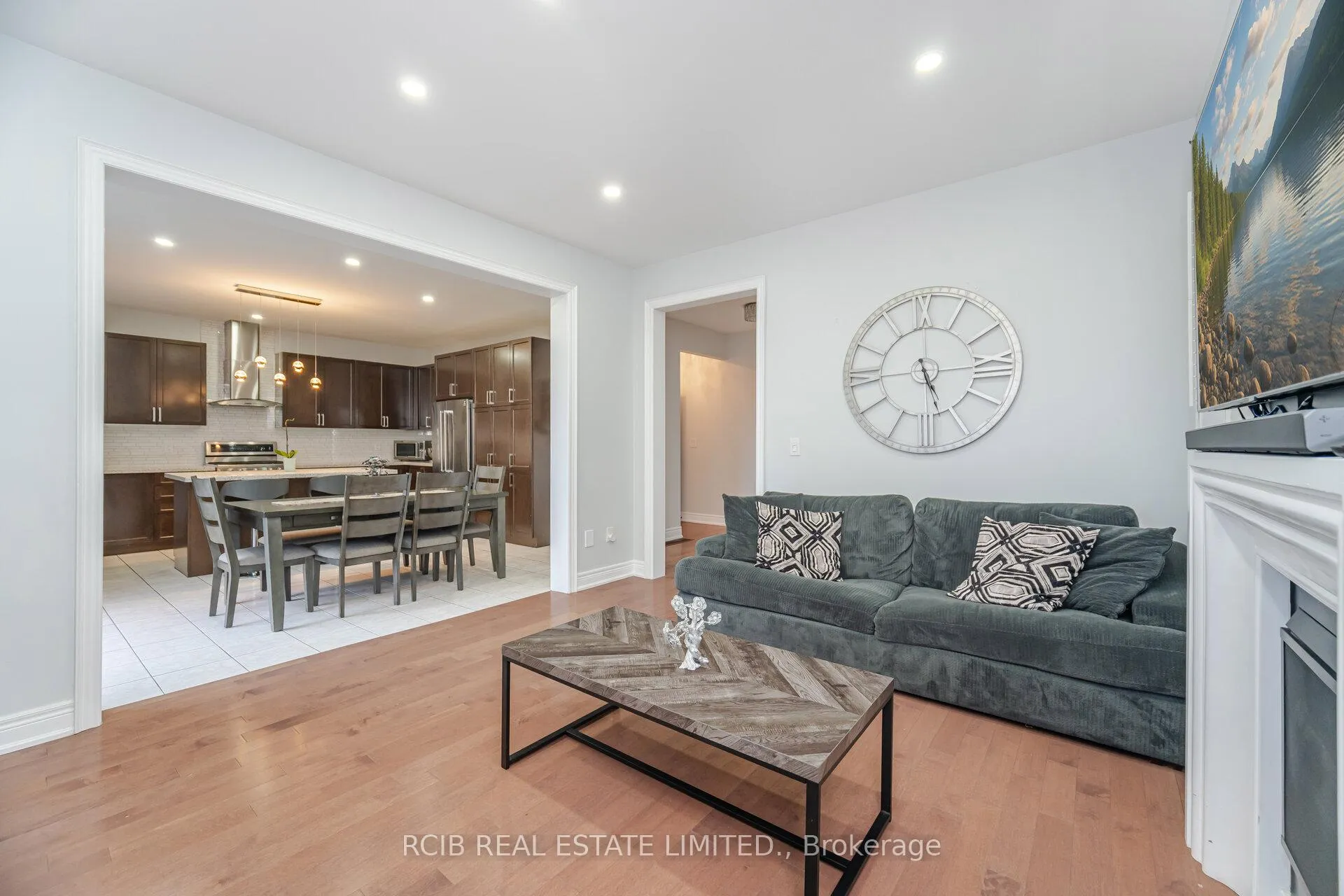 Photo 12 of 27 Blackstone River Drive, Brampton, Sandringham-Wellington North — HOMEH