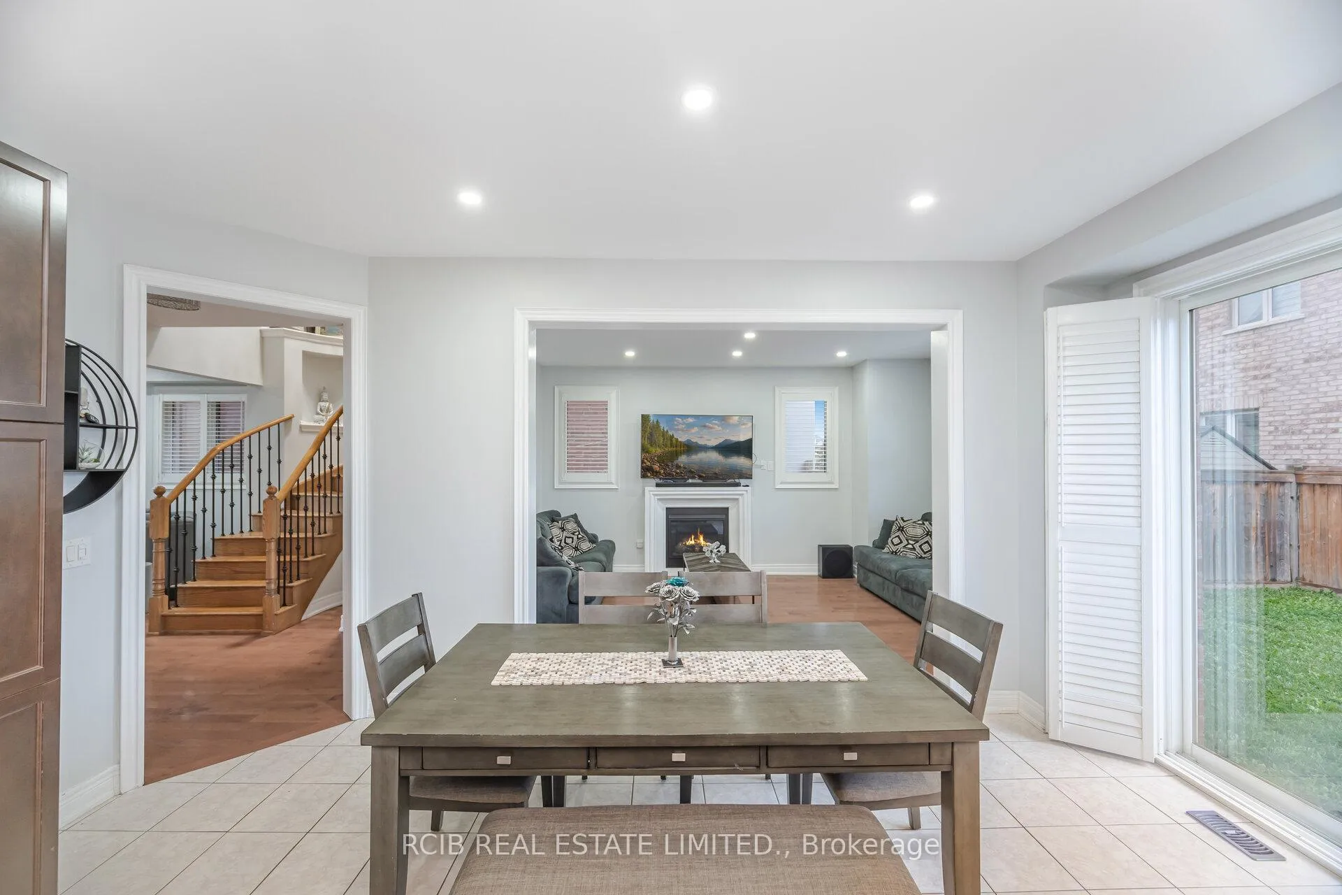 Photo 13 of 27 Blackstone River Drive, Brampton, Sandringham-Wellington North — HOMEH
