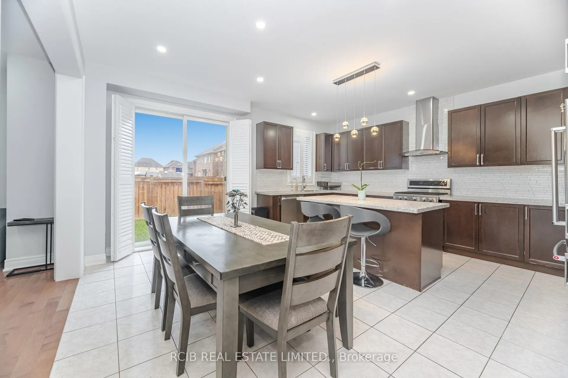 Photo 14 of 27 Blackstone River Drive, Brampton, Sandringham-Wellington North — HOMEH