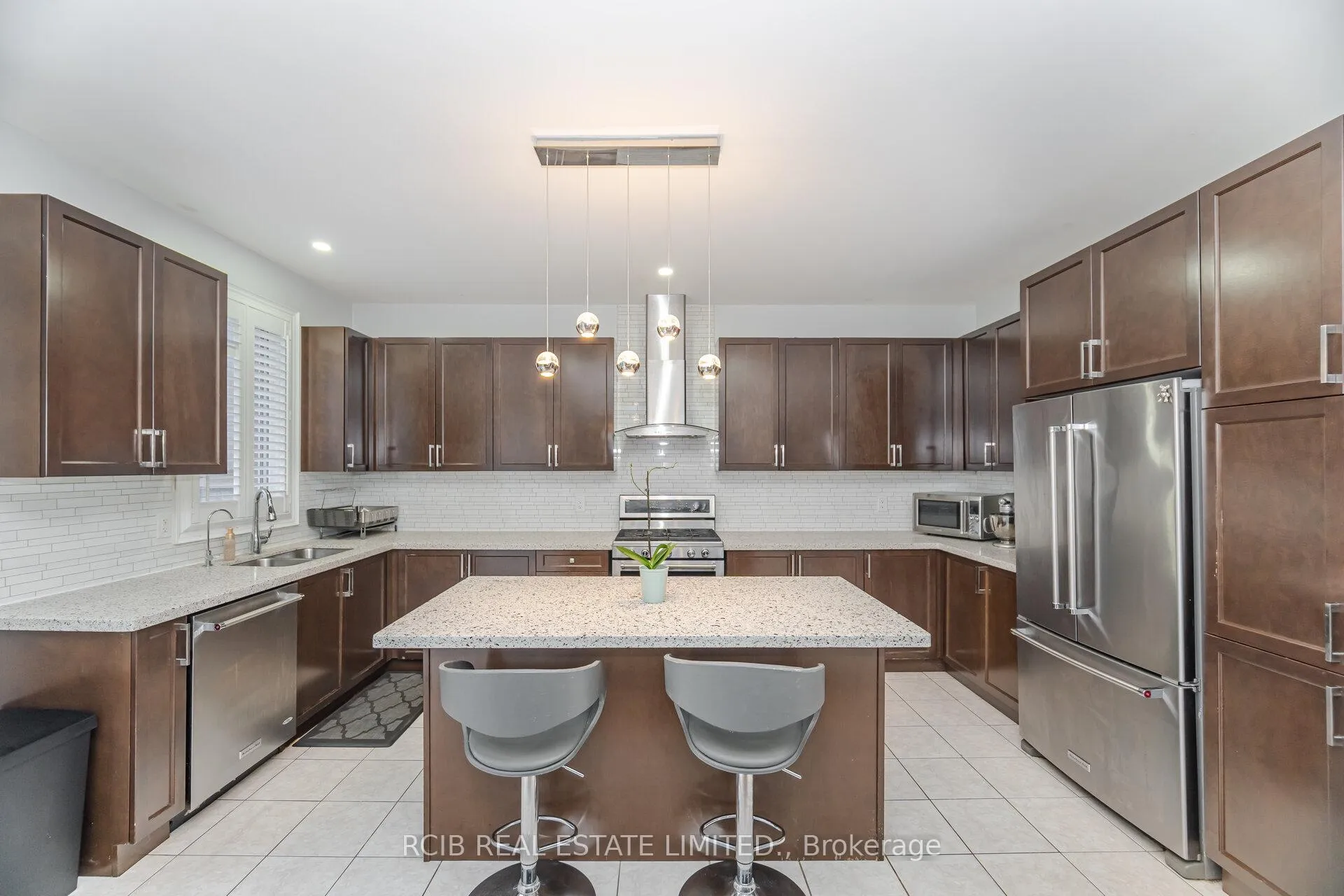 Photo 15 of 27 Blackstone River Drive, Brampton, Sandringham-Wellington North — HOMEH