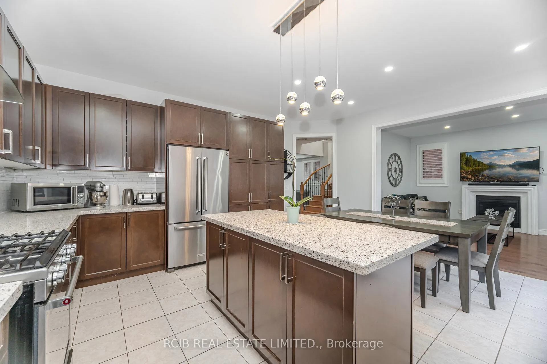 Photo 16 of 27 Blackstone River Drive, Brampton, Sandringham-Wellington North — HOMEH