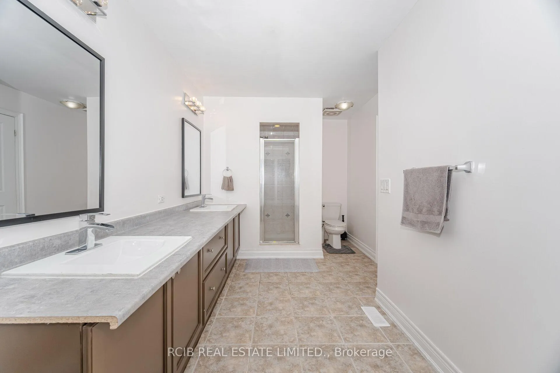Photo 26 of 27 Blackstone River Drive, Brampton, Sandringham-Wellington North — HOMEH