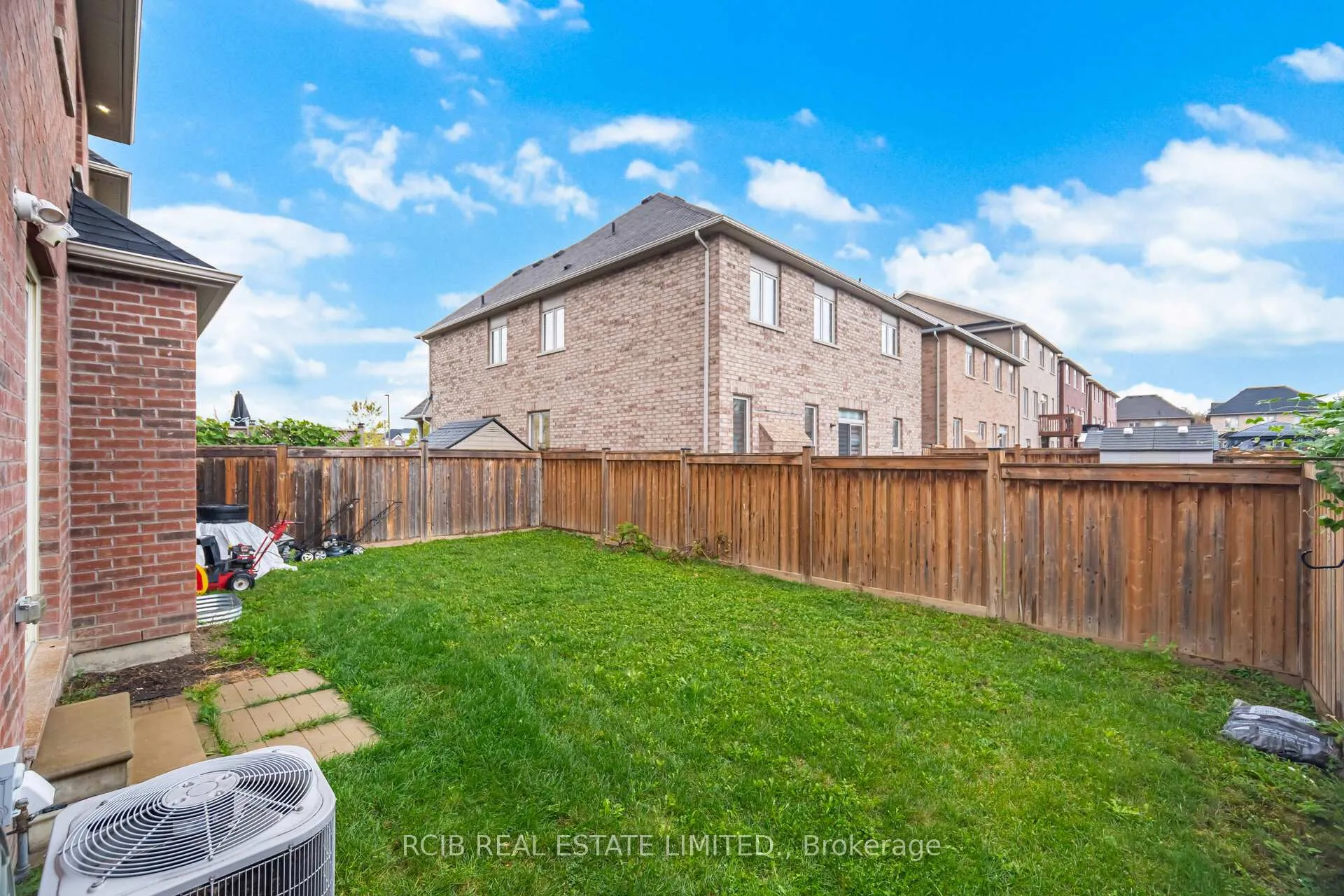 Photo 45 of 27 Blackstone River Drive, Brampton, Sandringham-Wellington North — HOMEH
