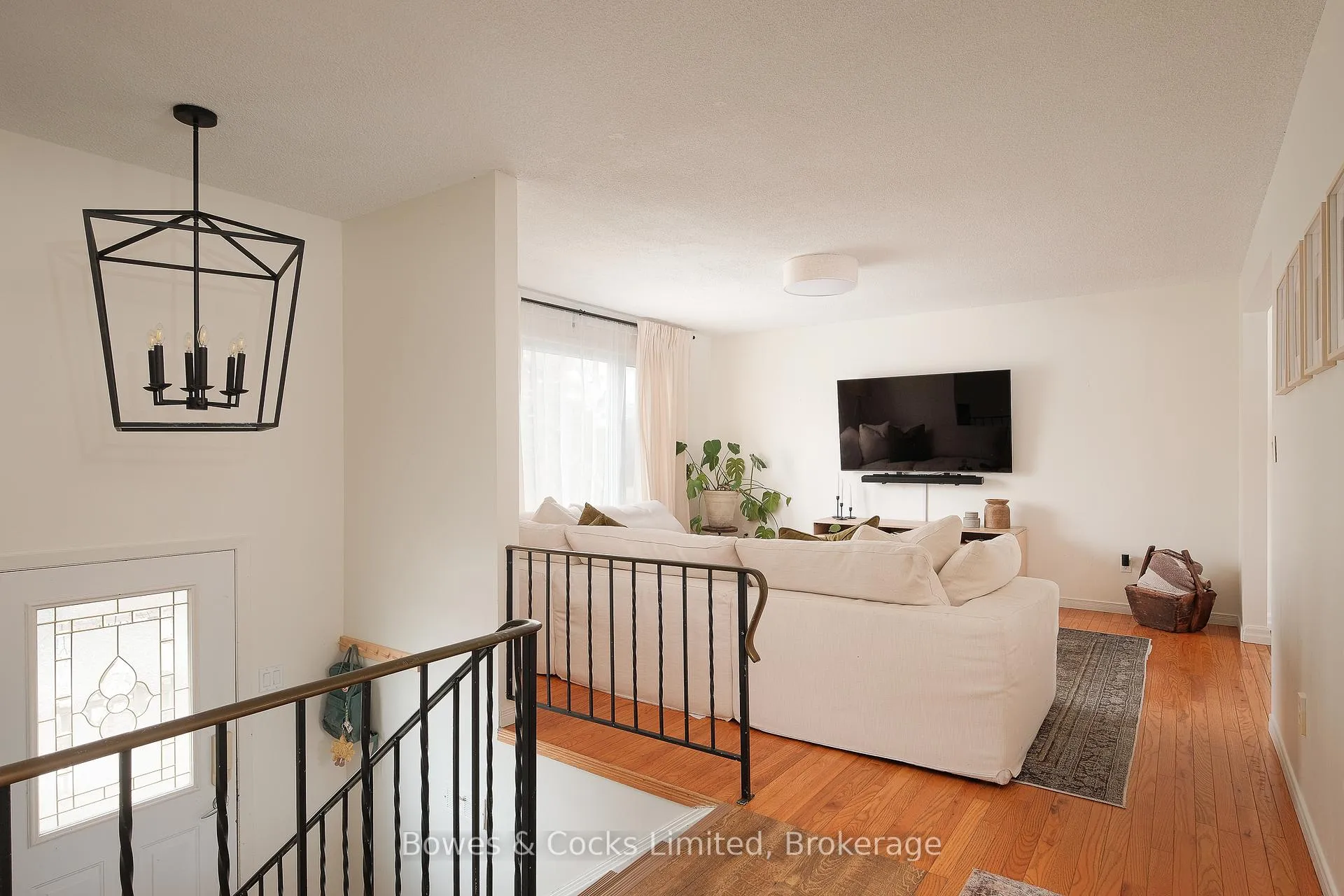 Photo 4 of 1712 Redwood Drive, Peterborough, Monaghan Ward 2 — HOMEH