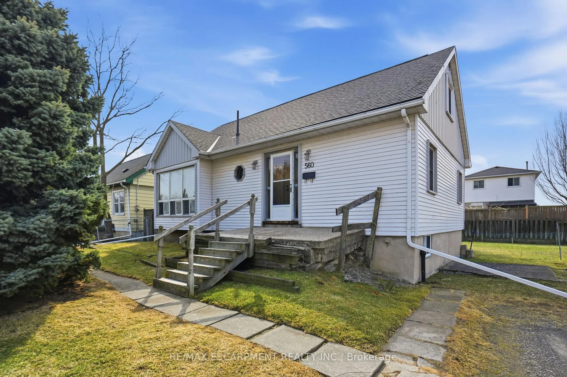 Photo 1 of 560 Stone Church Road E, Hamilton, Butler — HOMEH
