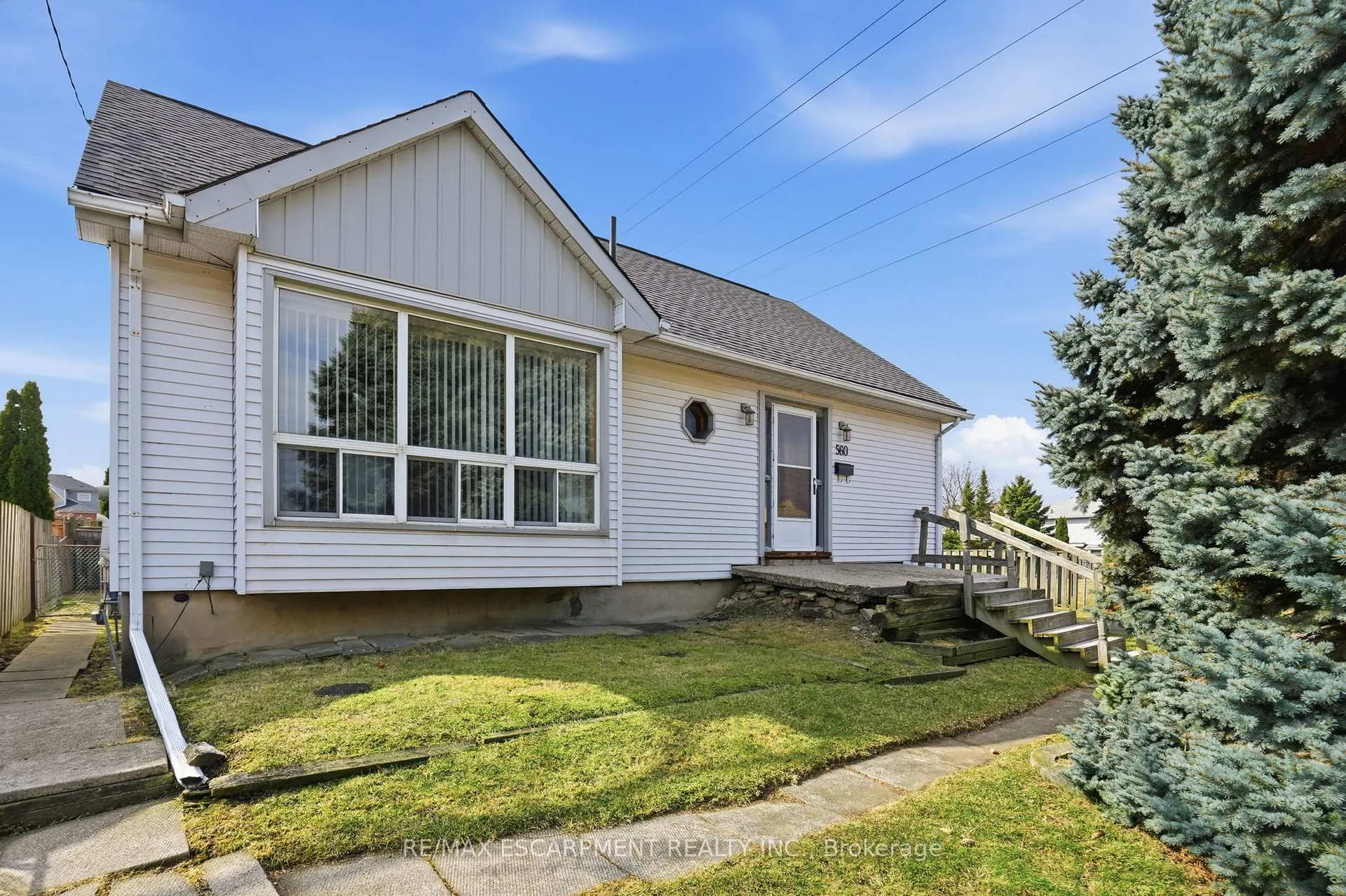 Photo 2 of 560 Stone Church Road E, Hamilton, Butler — HOMEH