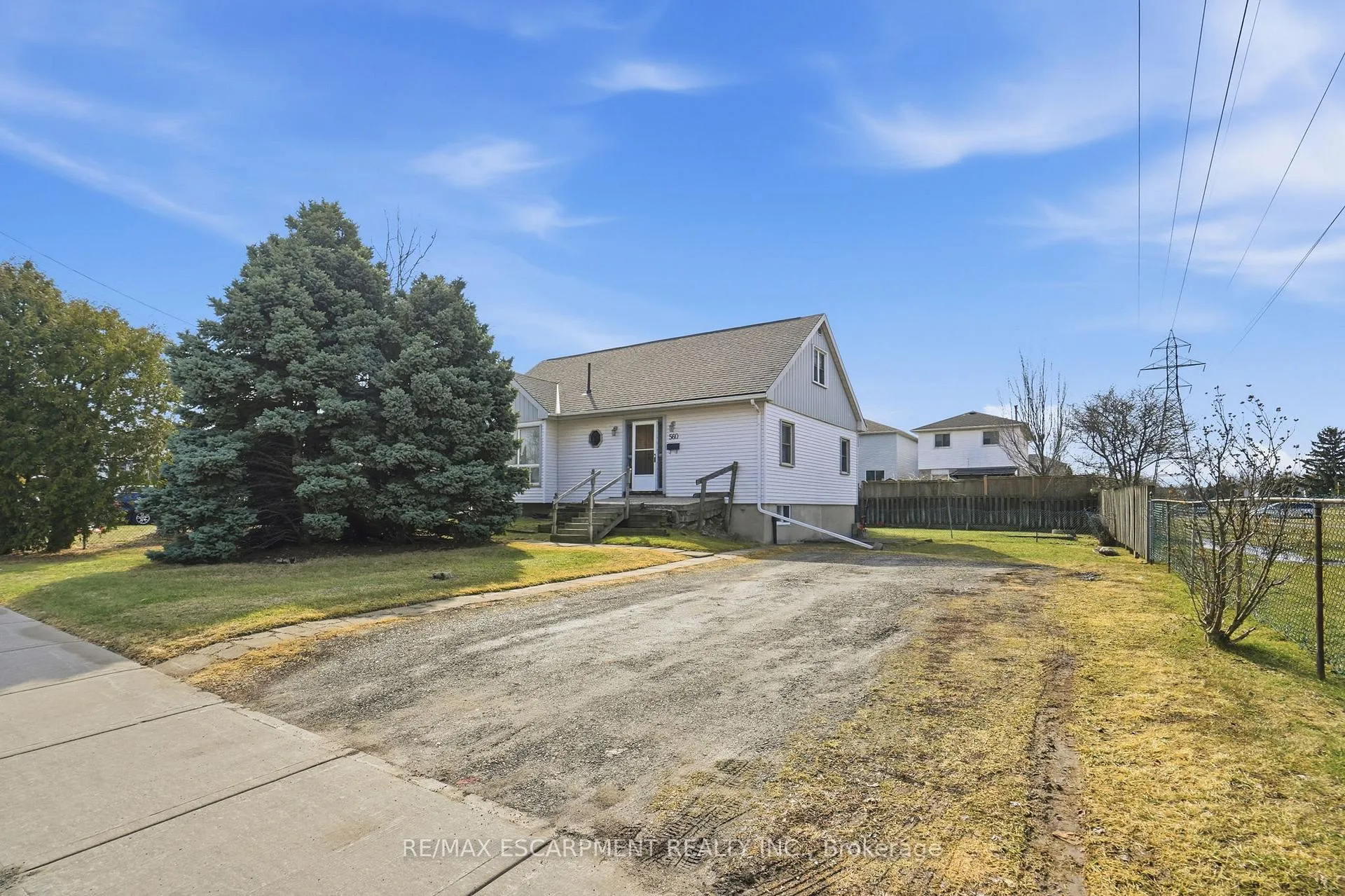 Photo 3 of 560 Stone Church Road E, Hamilton, Butler — HOMEH